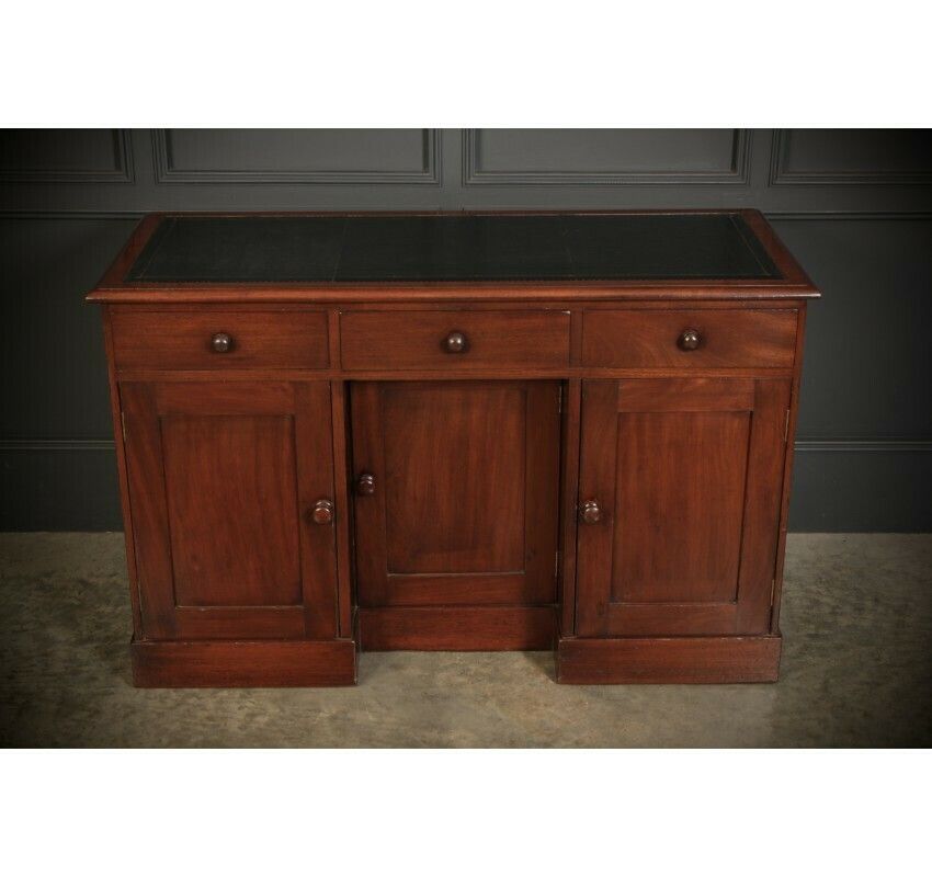Early Victorian Mahogany Kneehole Desk photo for sale