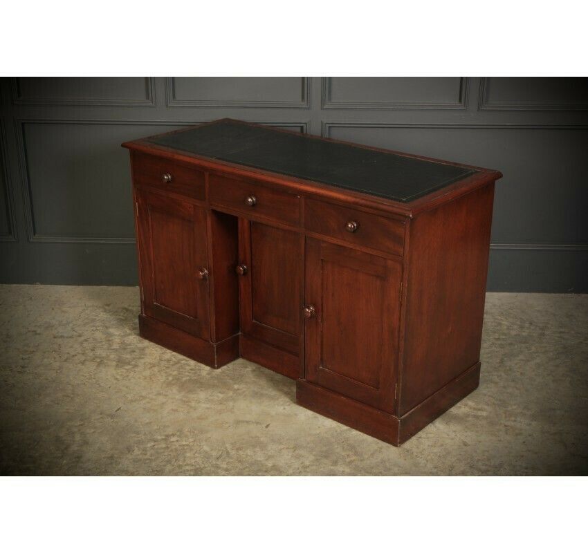 Early Victorian Mahogany Kneehole Desk photo vinterior