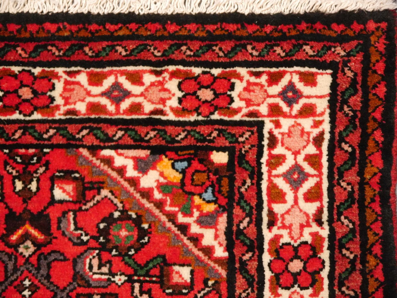 Hosseinabad Rug 4.1 X 3 Ft / 125 X 90 Cm photo furniture