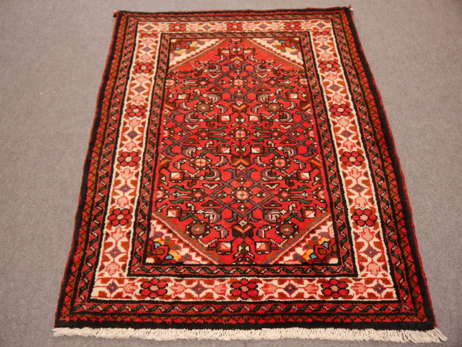 Hosseinabad Rug 4.1 X 3 Ft / 125 X 90 Cm photo buy