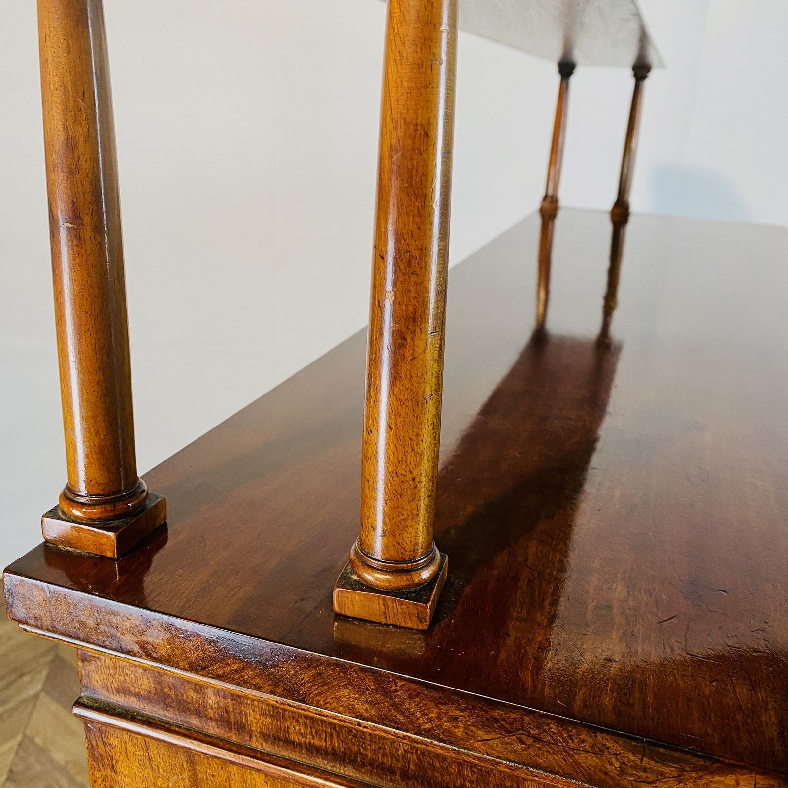 photo vintage Antique English Mahogany Chiffonier With Upstand, 19th Century
