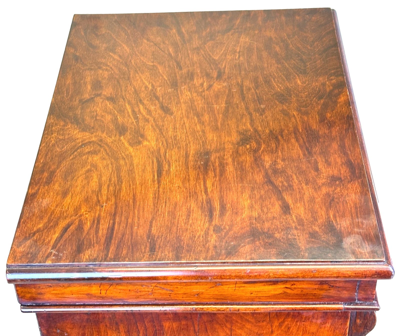 photo furniture Walnut 19th Century Wellington Chest (England, Circa 1880)