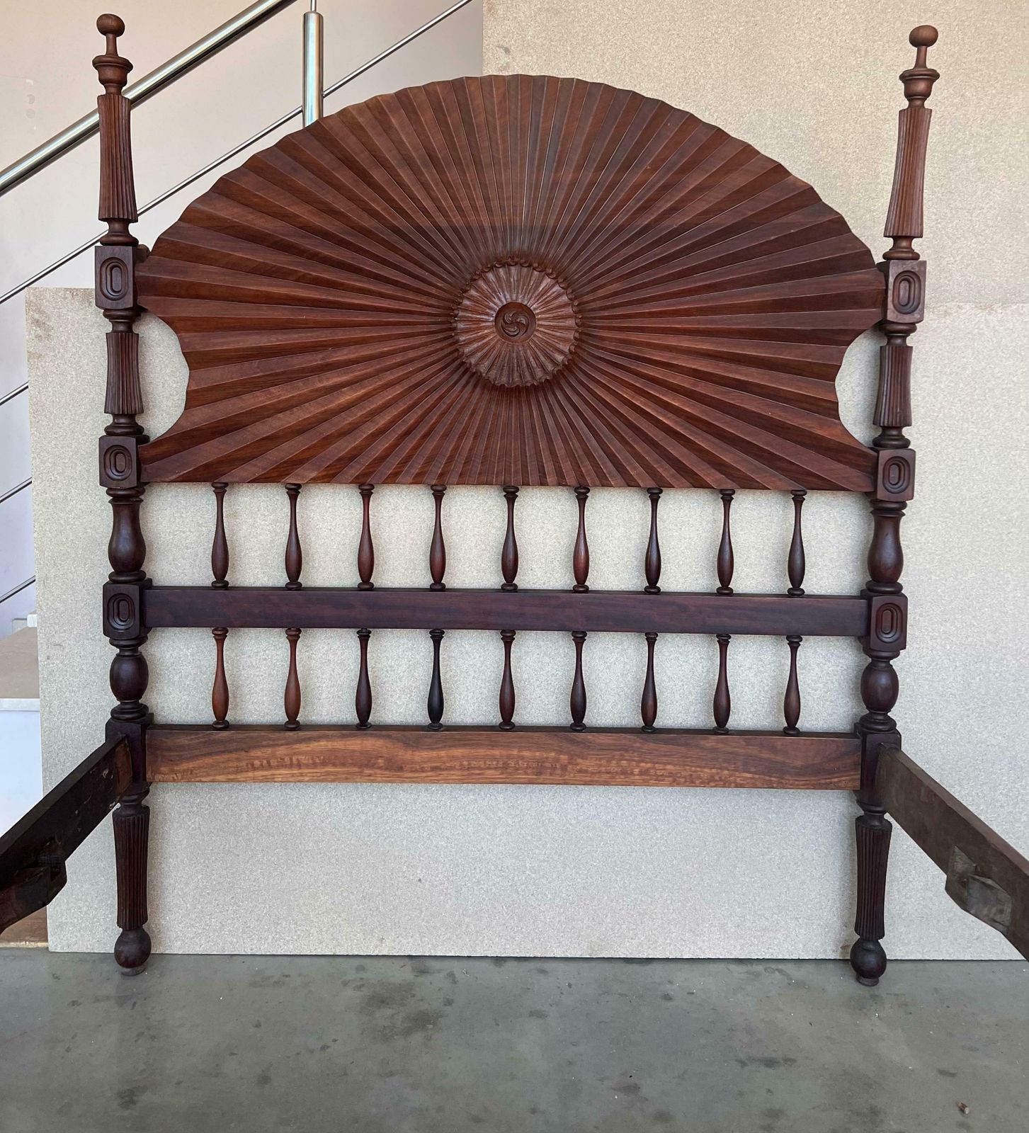 photo furniture Lit baroque XIXe siècle à baldaquin, quatre colonnes cannelées, lit espagnol