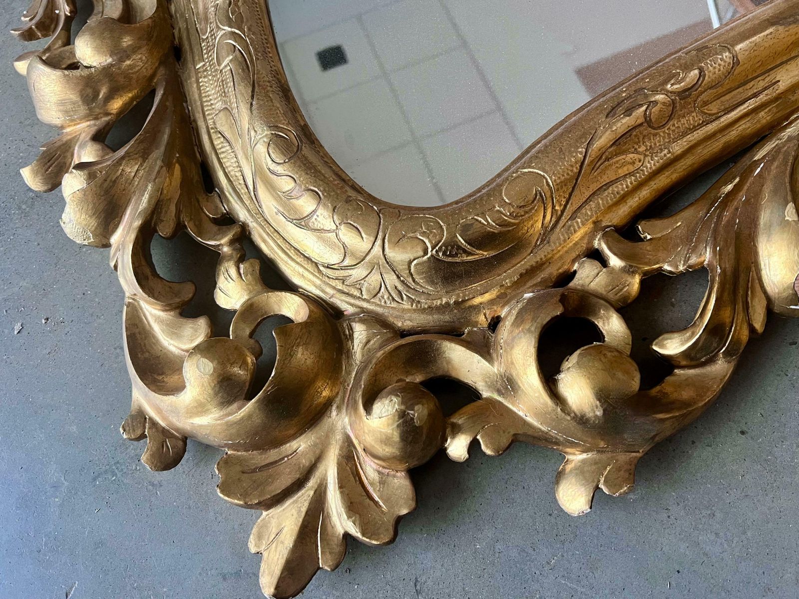 Miroir en bois doré sculpté de style Empire, début du XXe siècle photo Décoration