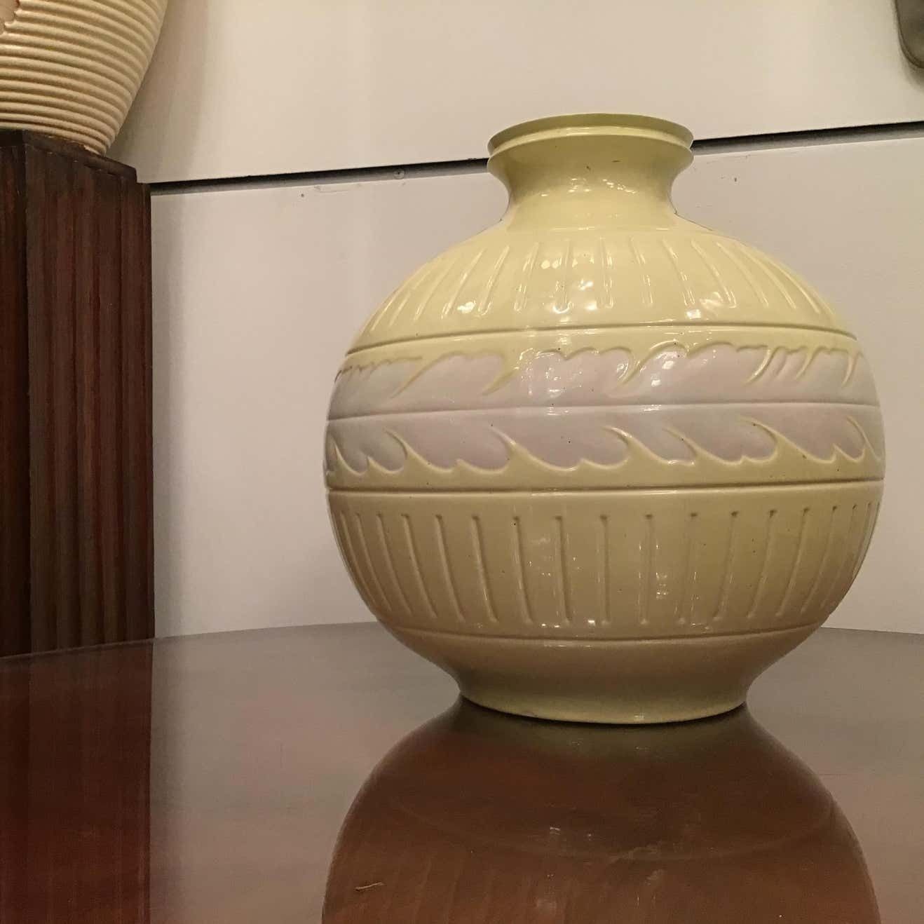 photo vintage Richard Ginori Giovanni Gariboldi Vase Yellow White Ceramic, 1945, Italy