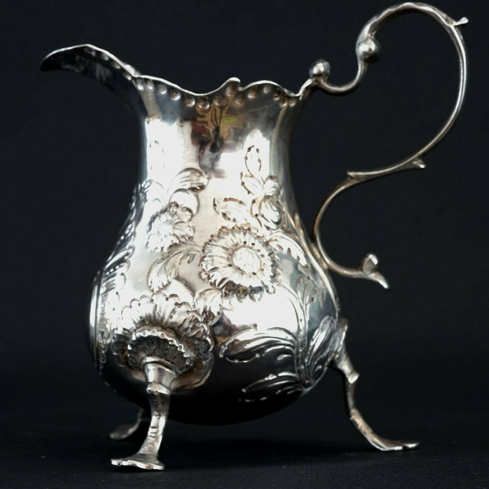 A George III (1774) Cream Jug, 1700s