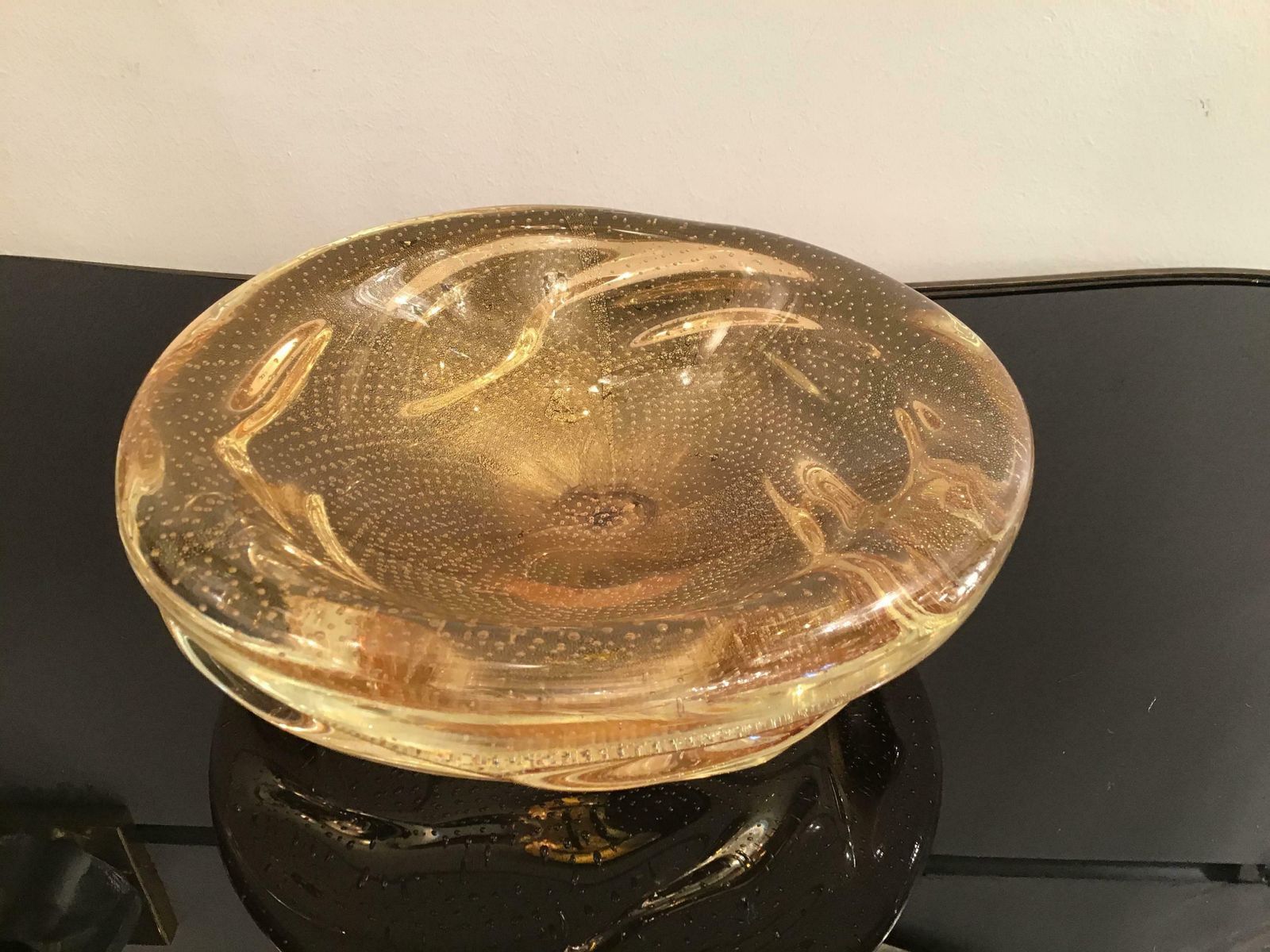 photo furniture Venini Centerpiece/Pocket Emptier Murano Glass Gold, 1950, Italy