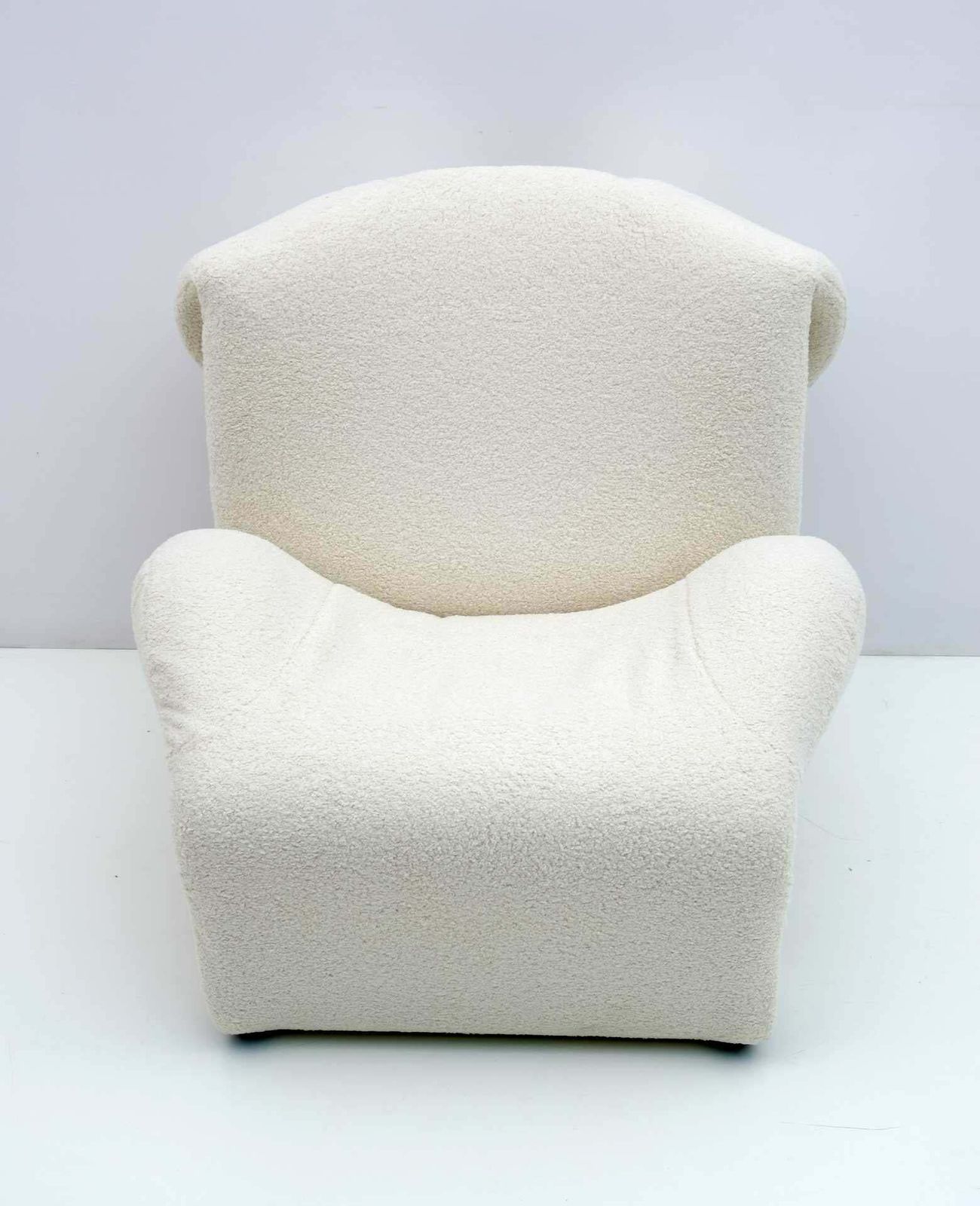 3436.0 Bouclè Wink Lounge Chair By Toshiyuki Kita For Cassina, 1980s photo
