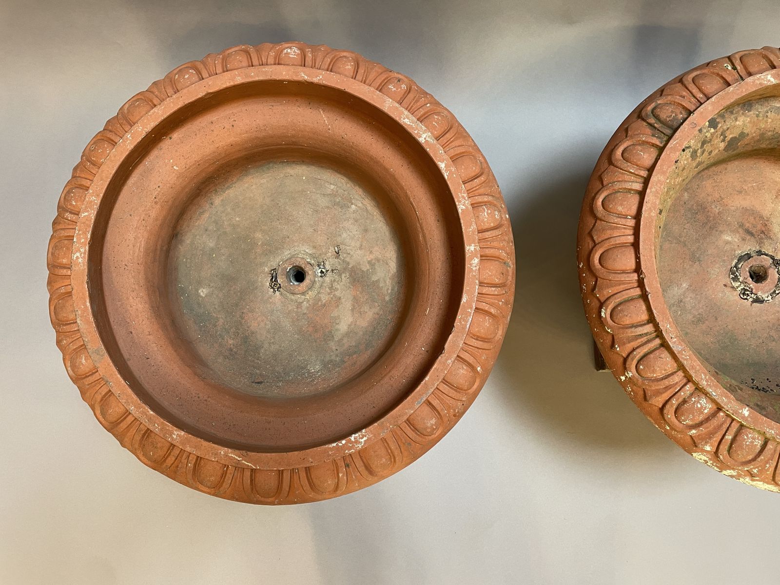 photo vinterior Pair Terracotta Campana Garden Urns