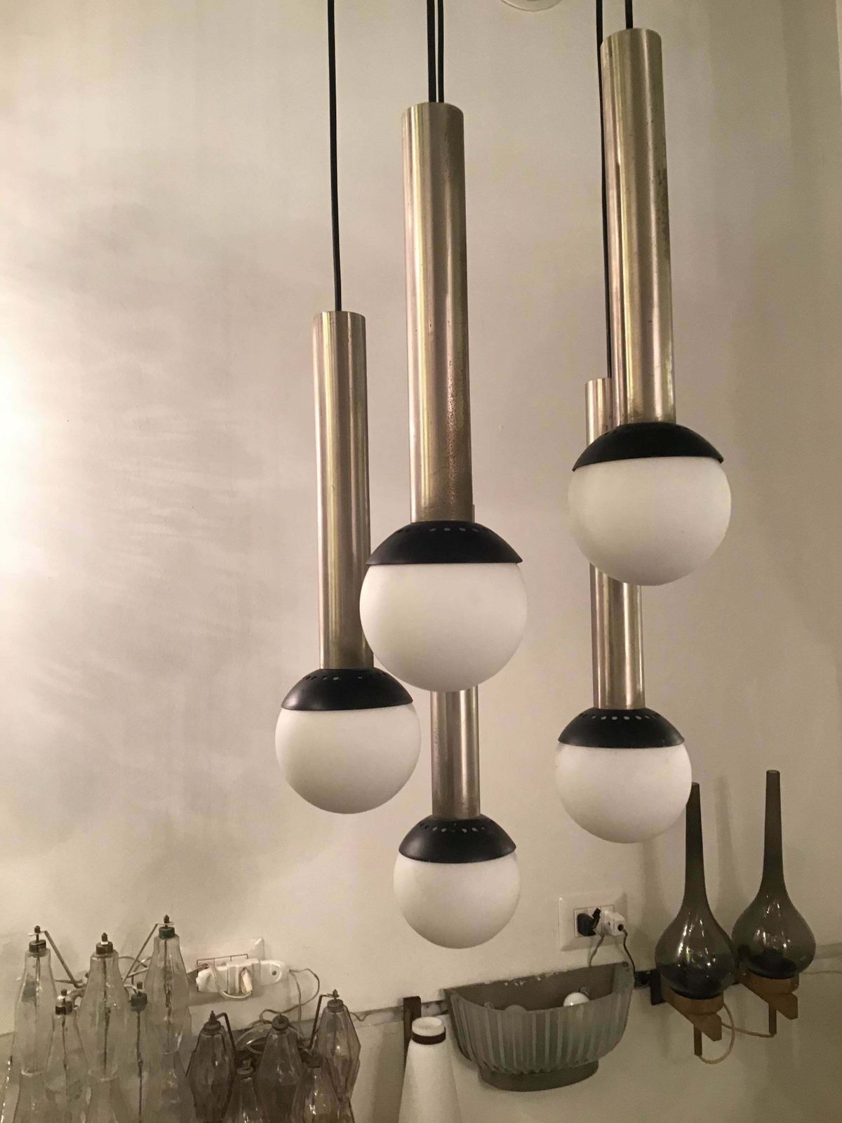 photo vintage Stilnovo Chandelier 5 Lights Metal Crome Opaline Glass, 1960, Italy