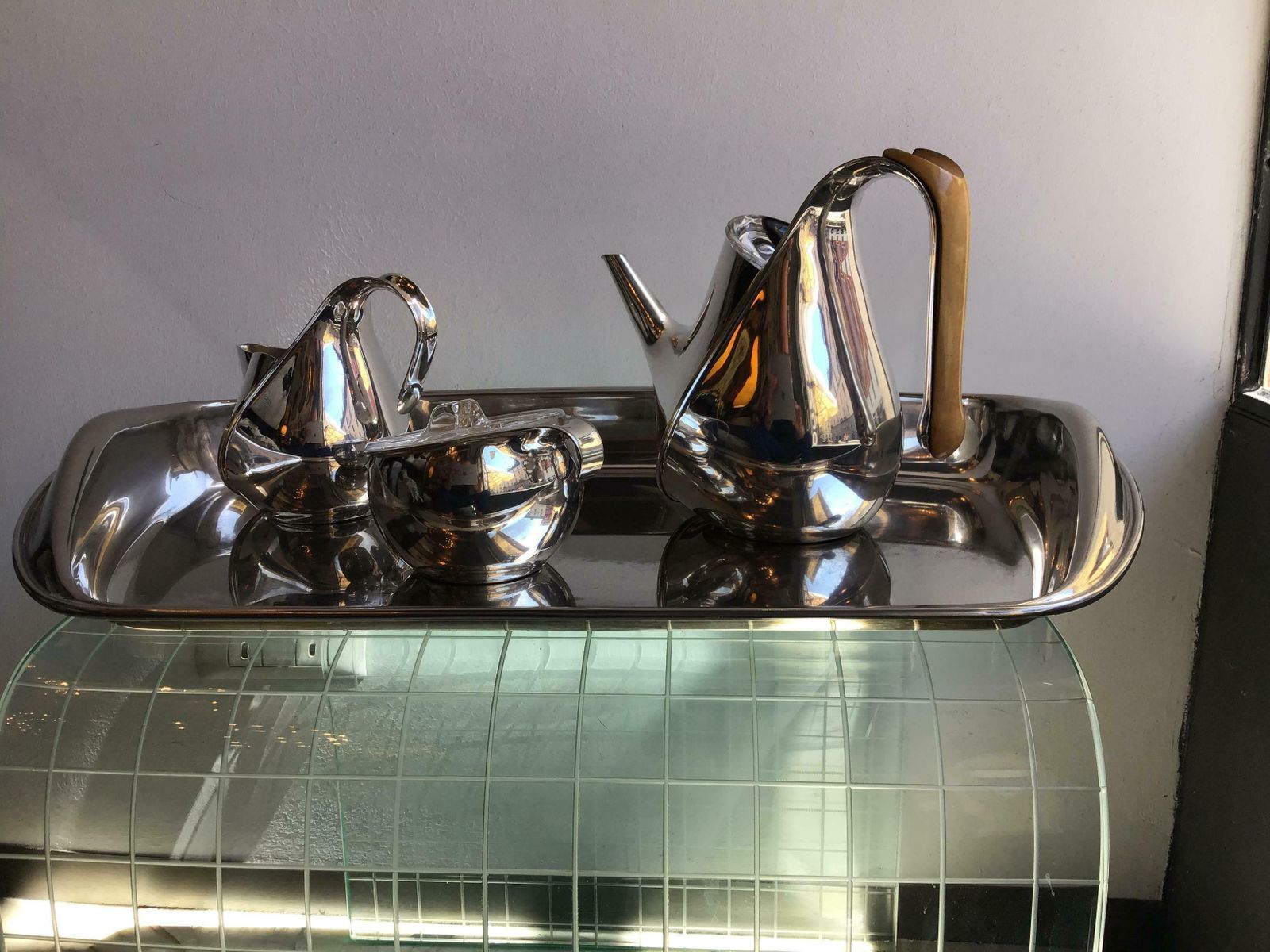 photo furniture Alessi Silver Wet Steel Tea Set Oronda “Oscar Tusquets” Silver Wood Glass, 1983