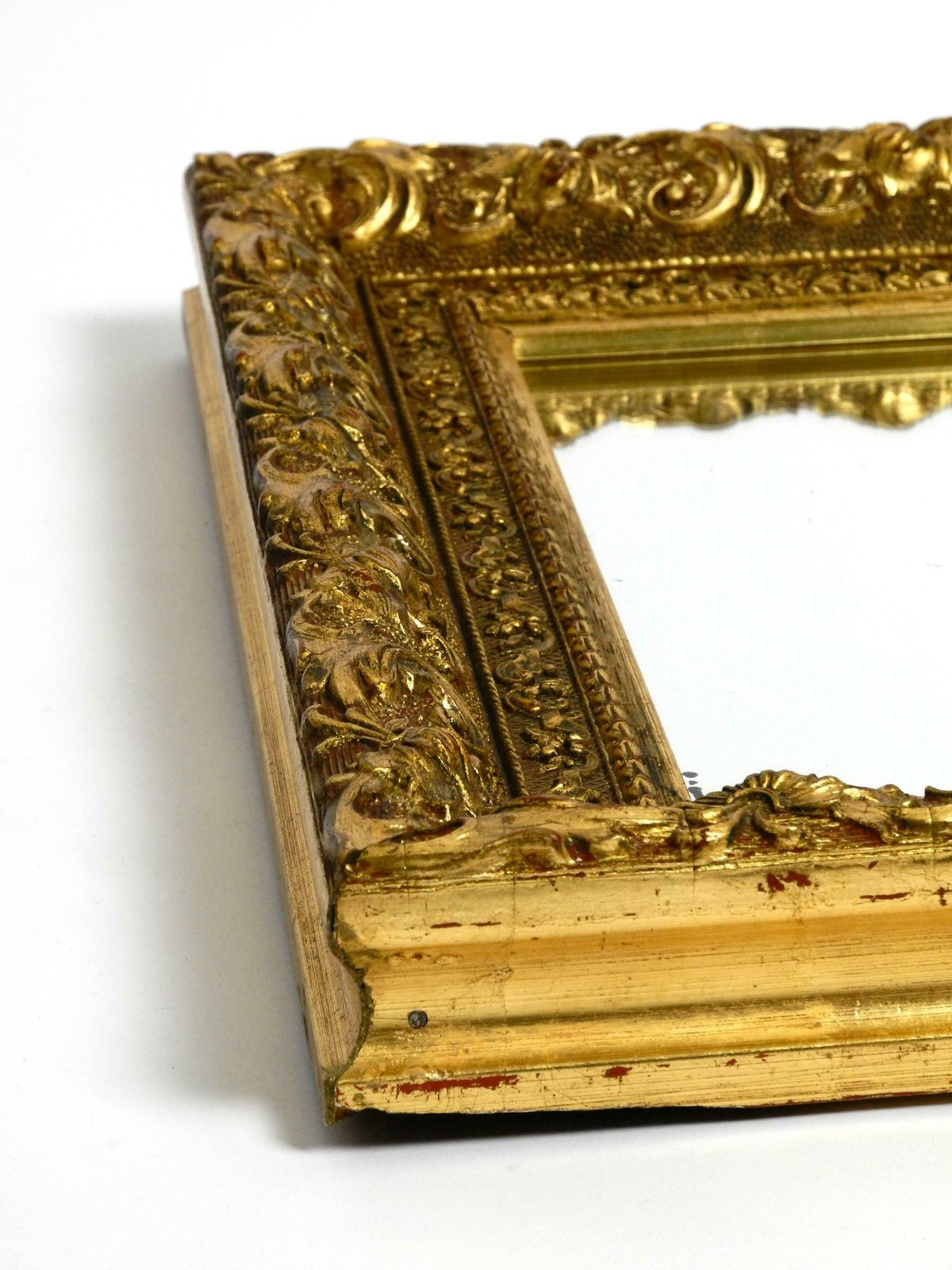 photo vinterior Beautiful Wall Mirror From Italy With An Ornate, Gold Plated Frame