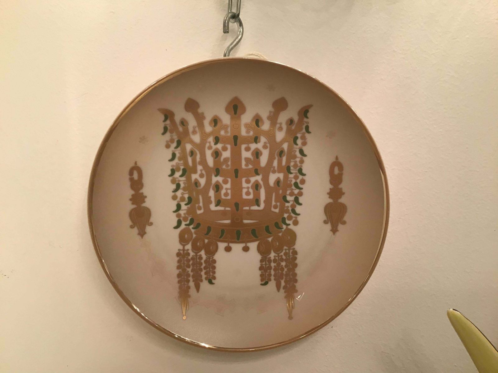 photo buy Morbelli Porcelain “Dinastia Silla” Wall Plates Worked With Pure Gold 1960 Italy