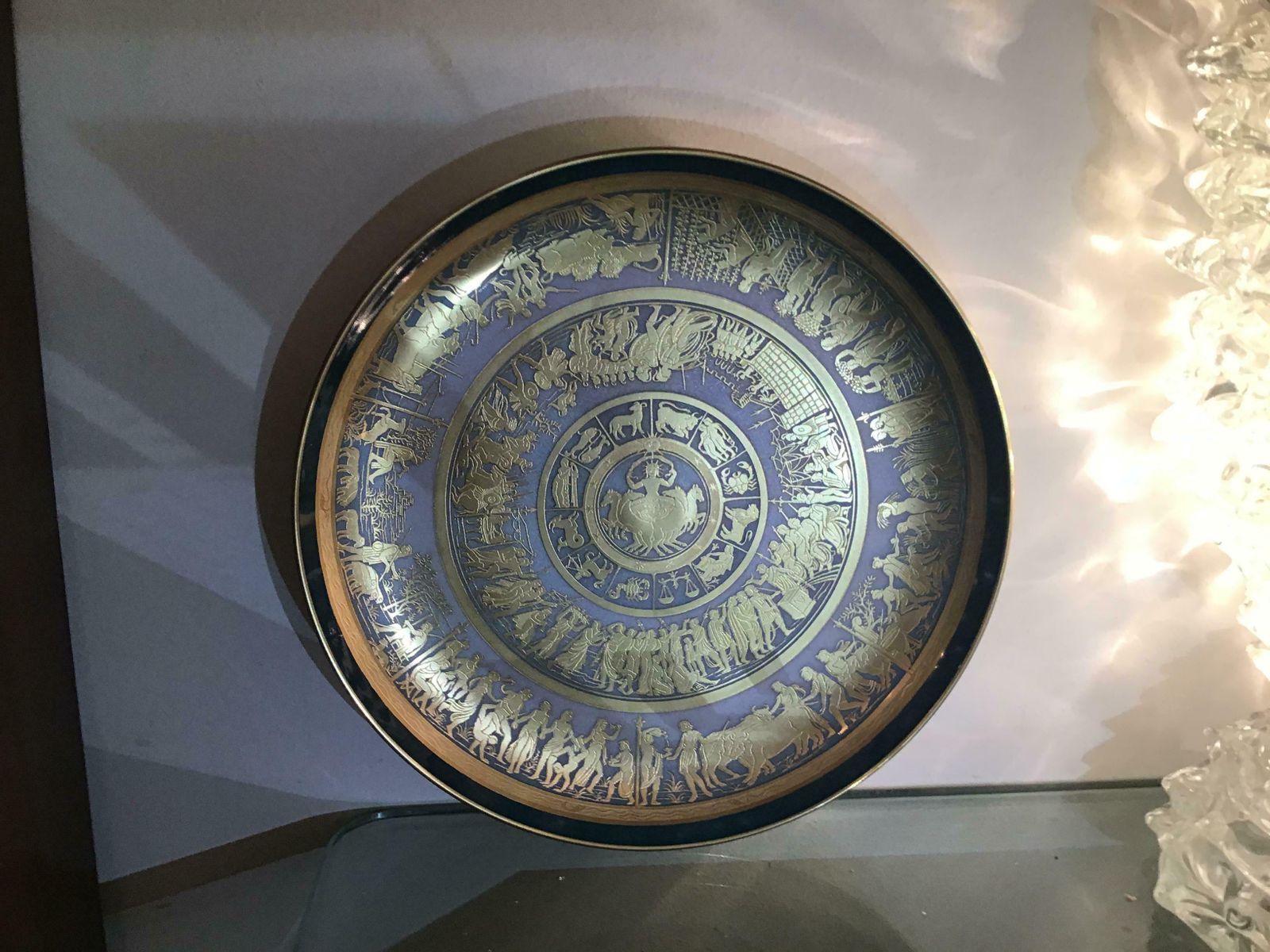 photo vinterior Morbelli Porcelain “Scudo Di Achillewall Plates Worked With Pure Gold 1960 Italy