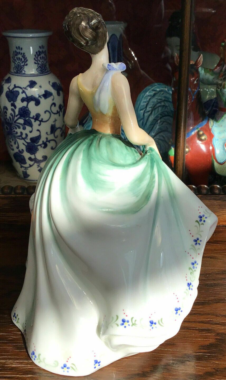 Vintage Royal Doulton Hn 2440 Cynthia Figurine 1983 photo 60.0