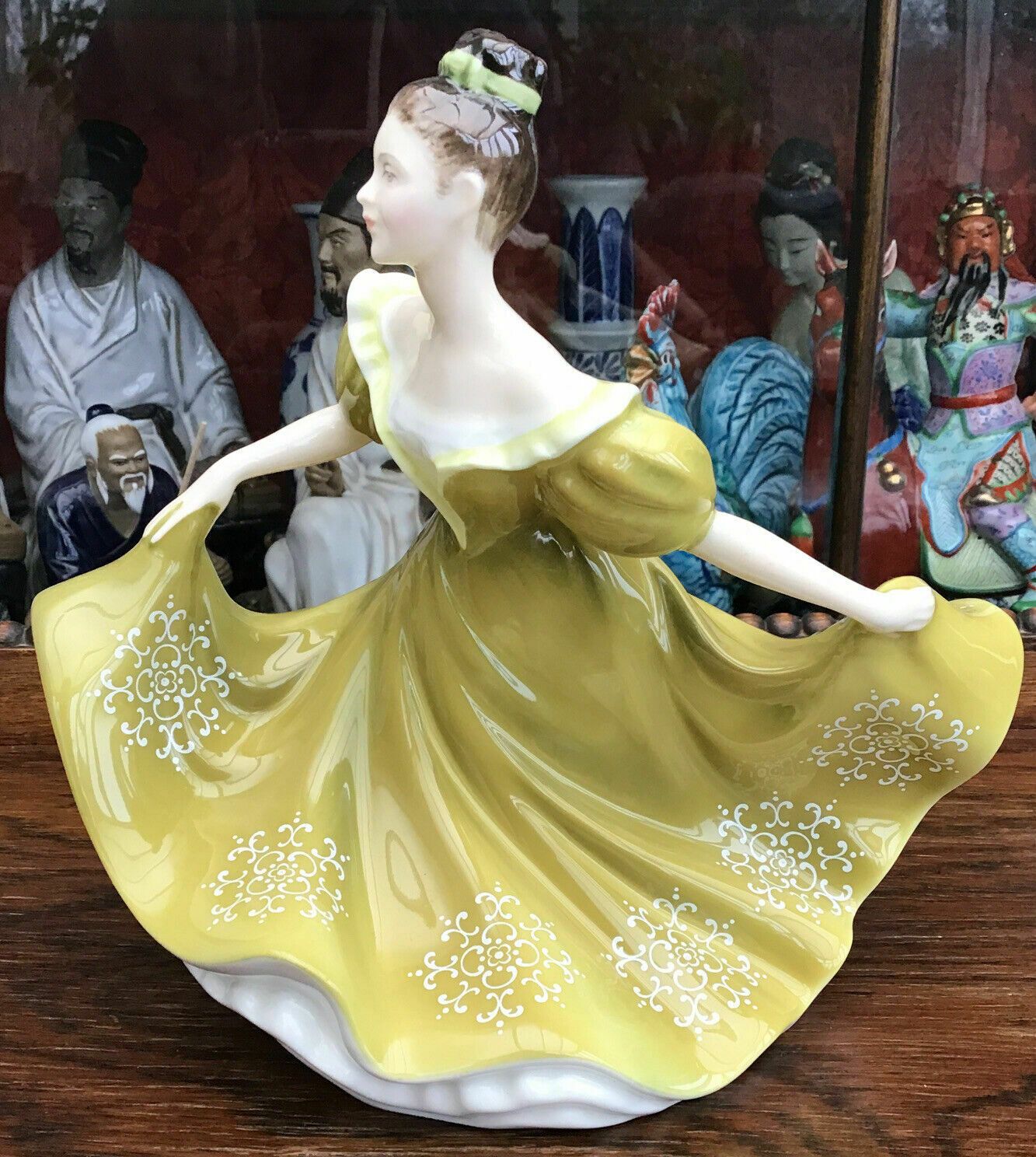 photo furniture Vintage Royal Doulton Hn 2329 Lynne Figurine 1970