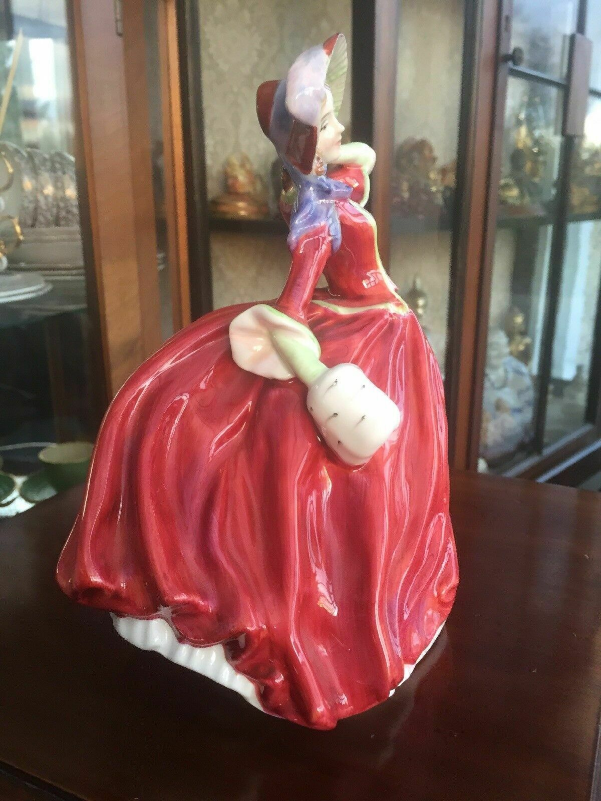 Royal Doulton Figurine Hn1934 Autumn Breezes 1939 photo Home Decor