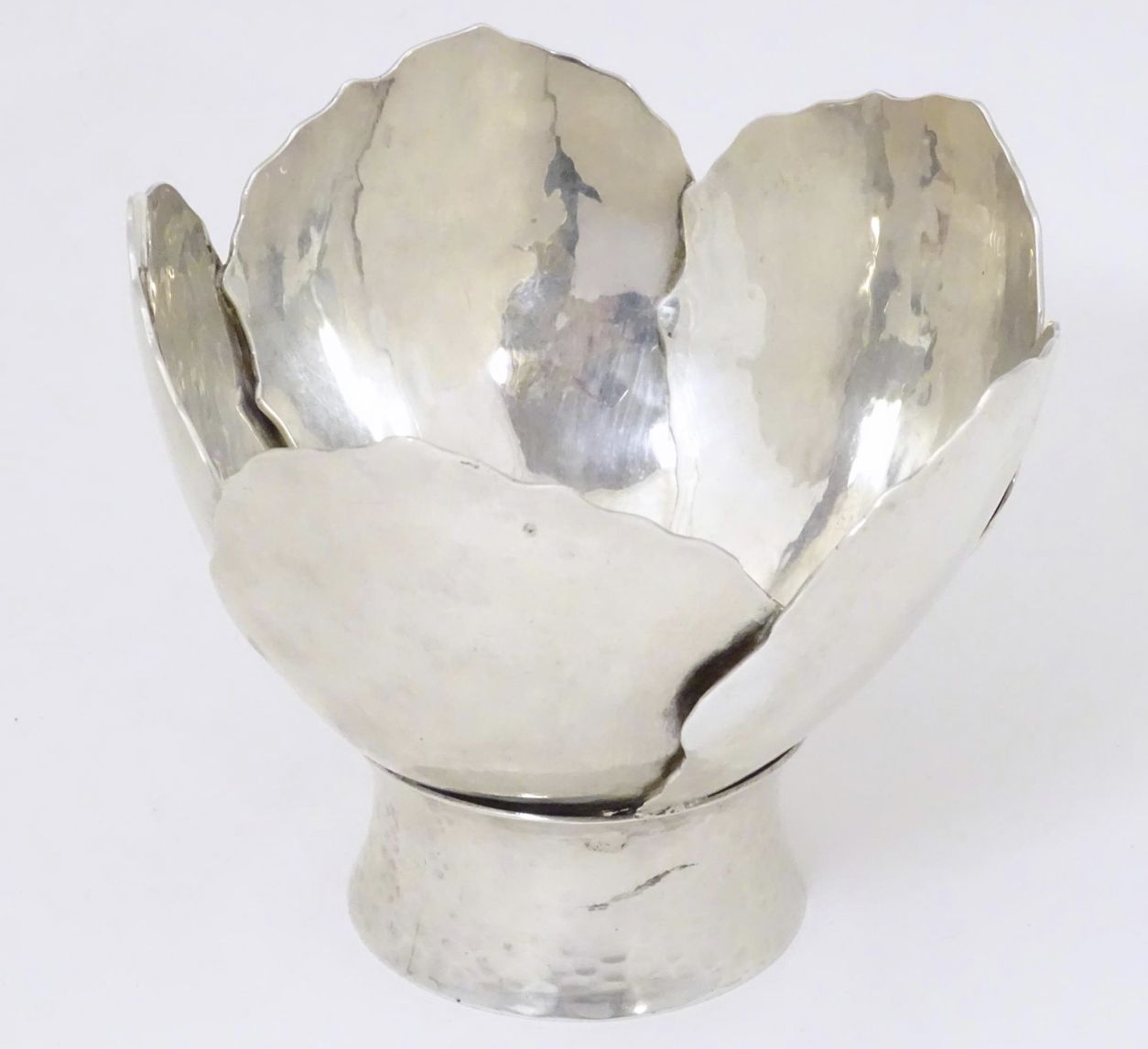 A Queen Elizabeth II Silver Bowl photo vinterior