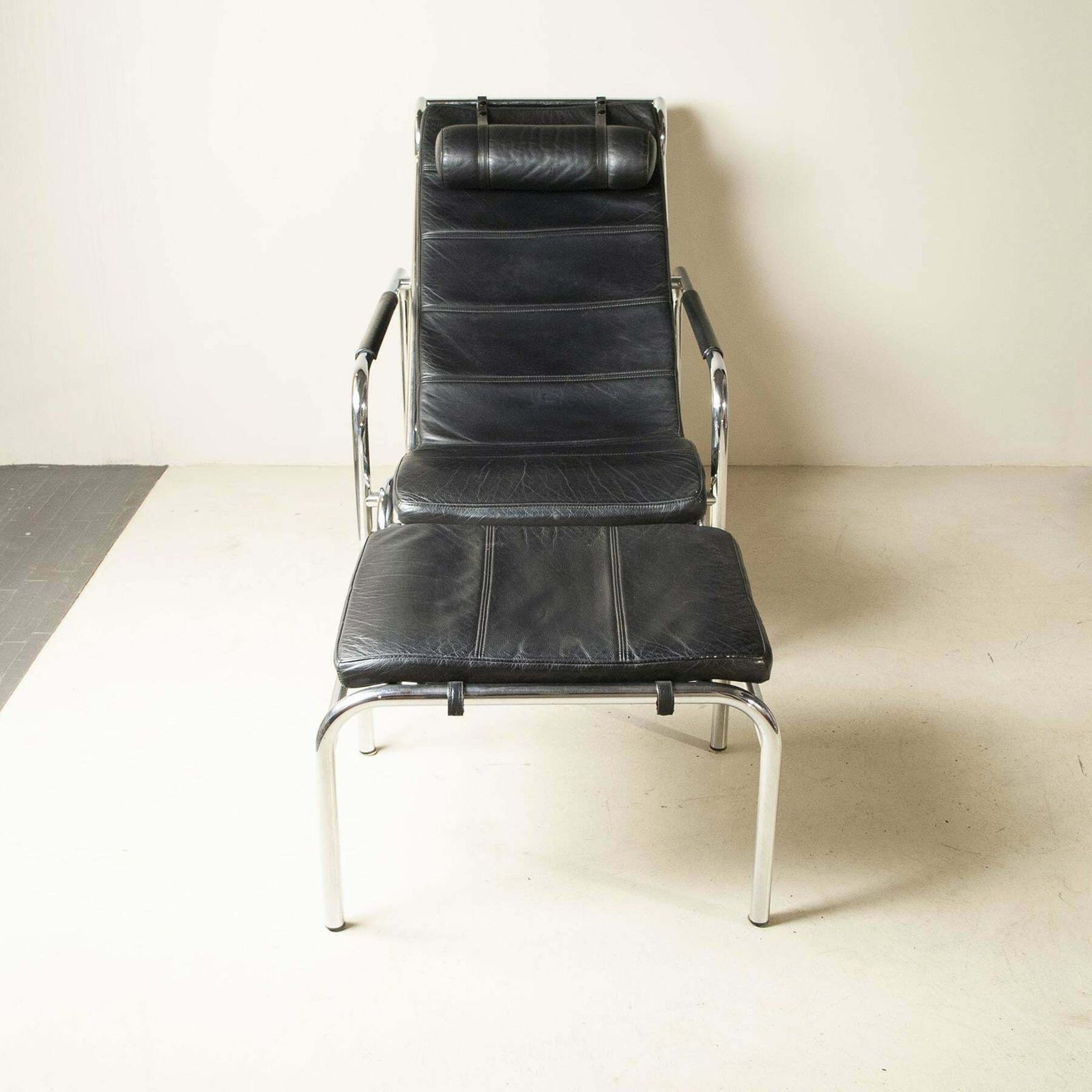 Chaise Longue Genni For Zanotta By Gabriele Mucchi 70's photo Furniture