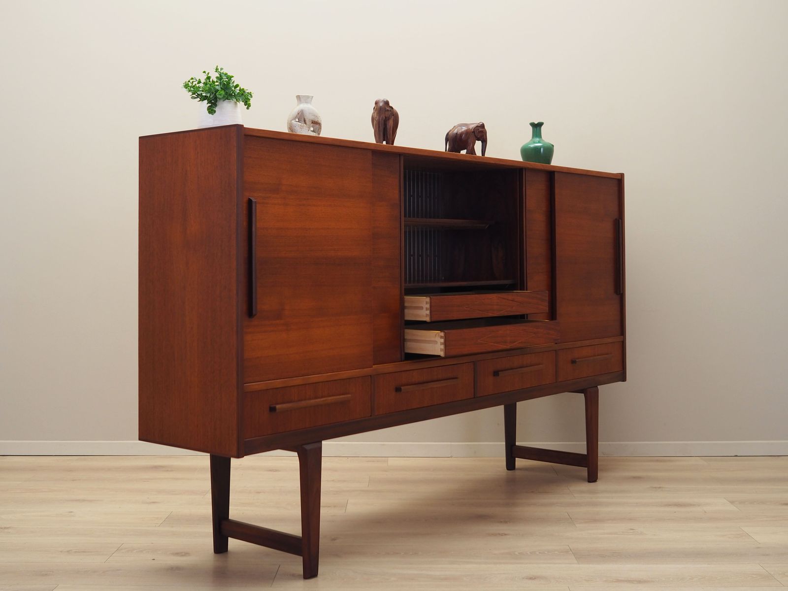 photo vinterior Teak Highboard, Danish Design, 1960s, Manufacturer: Pmj Viby J