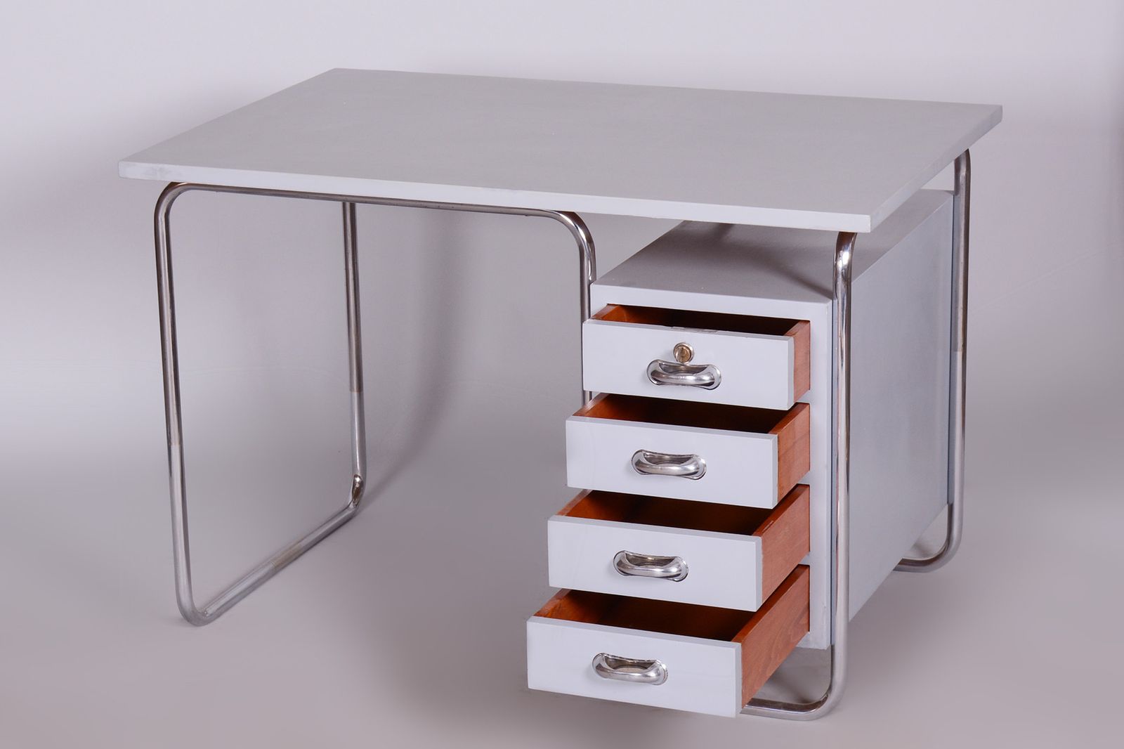 Set Of Bauhaus Writing Desk And Chair Made By Hynek Gottwald, Czechia, 1930s, Lacquered Wood photo vinterior