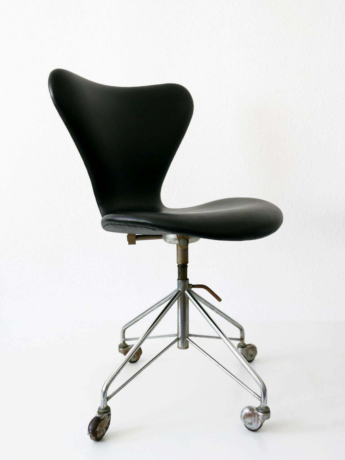 Mid Century Modern Office Chair 3117 By Arne Jacobsen For Fritz Hansen, 1960s photo for sale