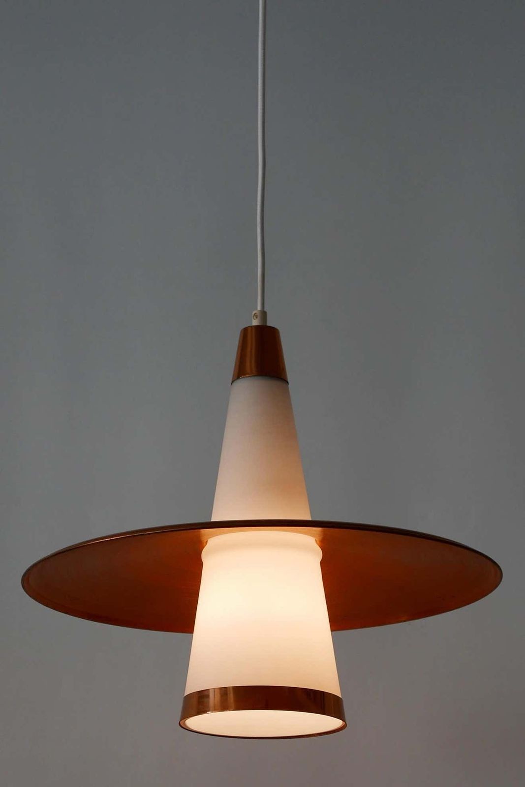 photo vintage Mid Century Modern Sputnik Copper & Opaline Glass Pendant Lamp Ufo 1950s Denmark