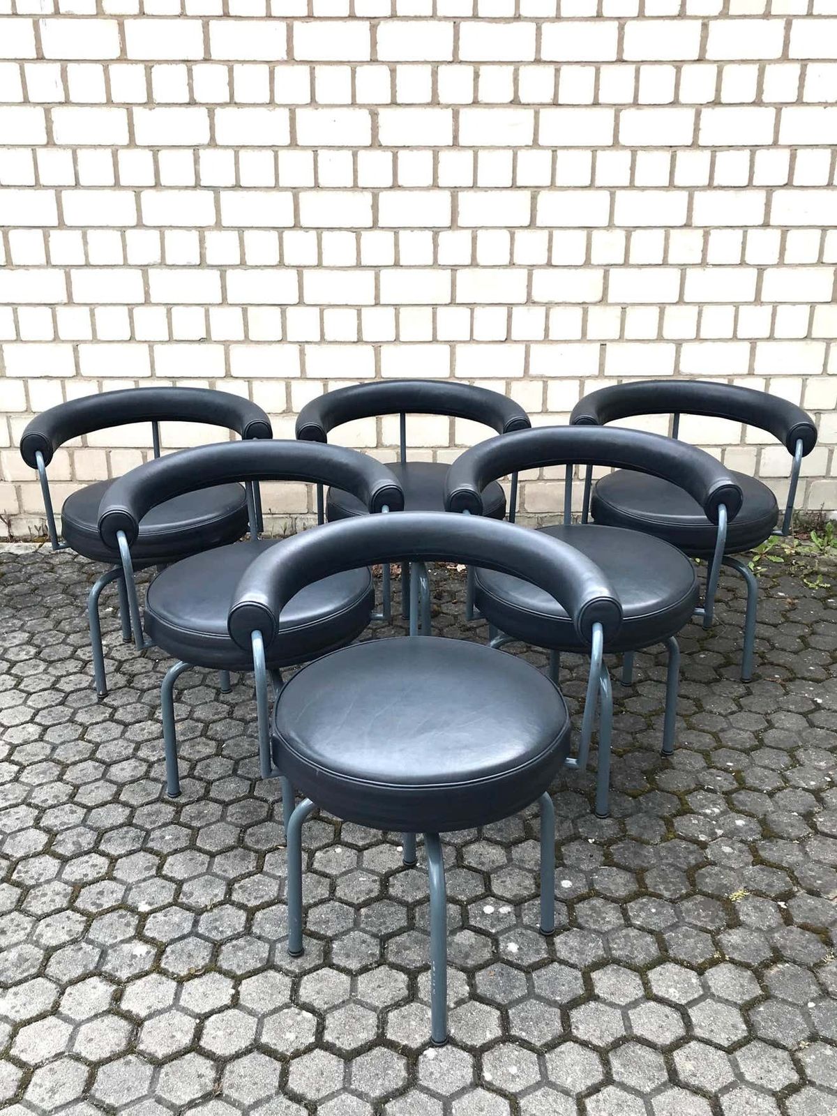 Set Of Six Cassina Swivel Arm Chairs Lc7 By Le Corbusier, Perriand & Jeanneret photo Furniture