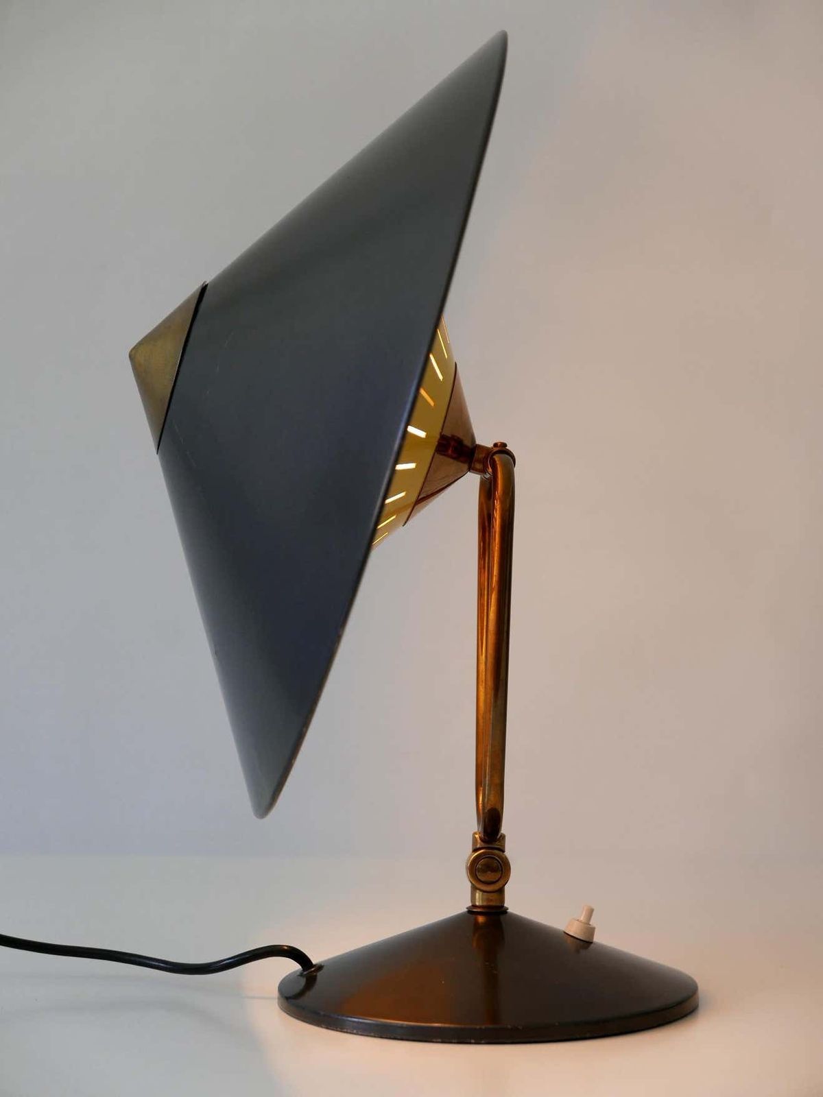 photo vinterior Articulated Large Mid Century Modern Table Lamp Or Wall Sconce ''Witch Hut'' 1950s