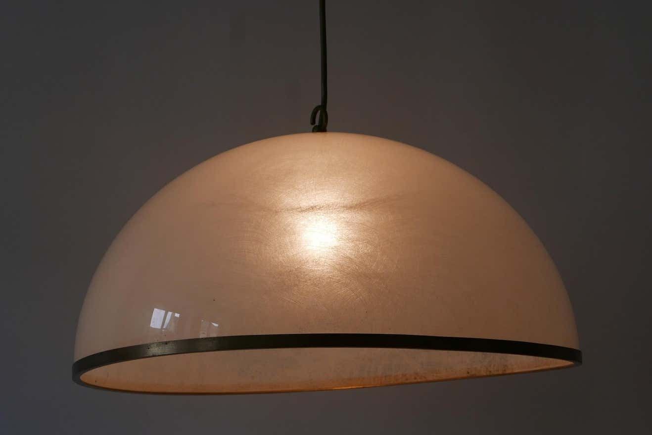 photo vintage Elegant Mid Century Modern Textured Lucite Pendant Lamp Or Hanging Light, 1970s