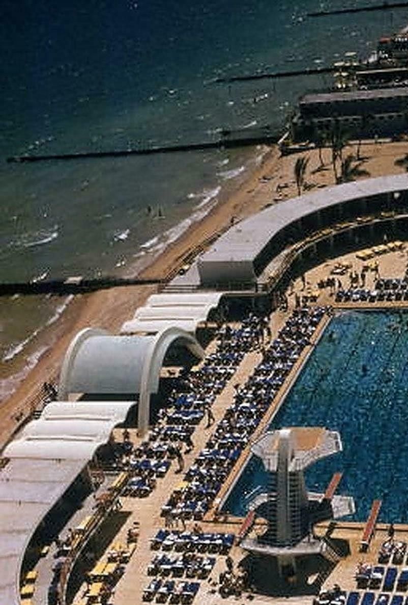 Ariel Pool, Miami By Slim Aarons photo for sale