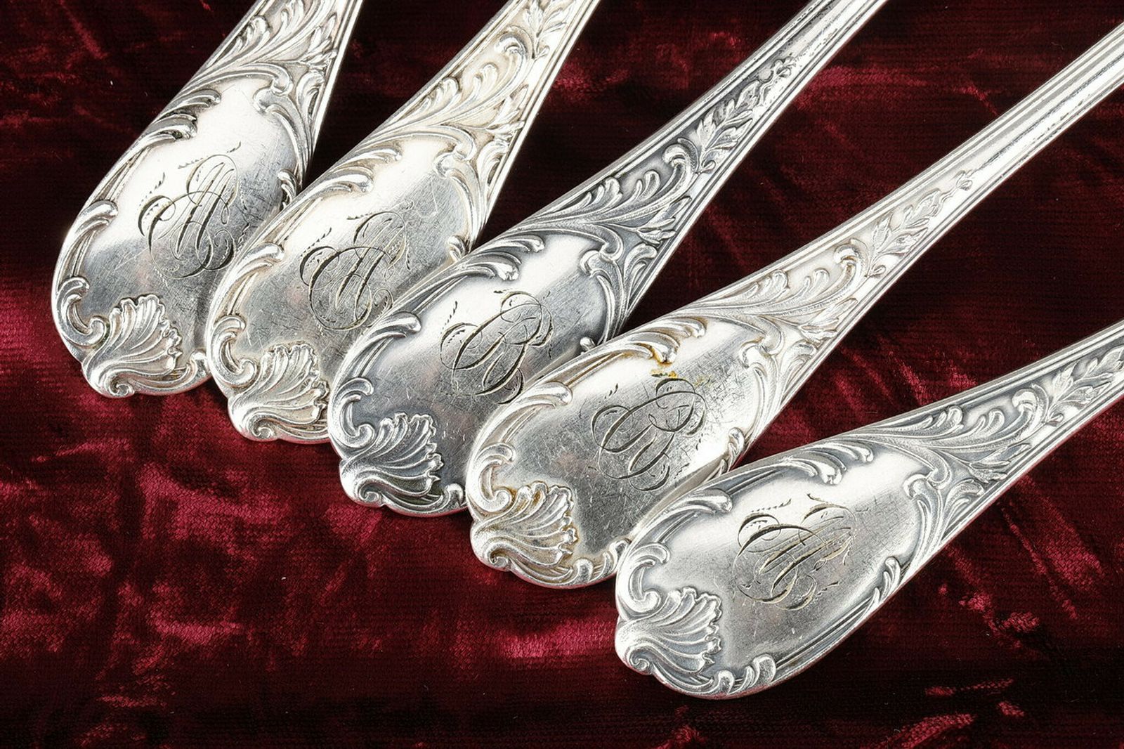 photo furniture Christofle   Set Of 51 Louis XV Style Silver Plated Flatware