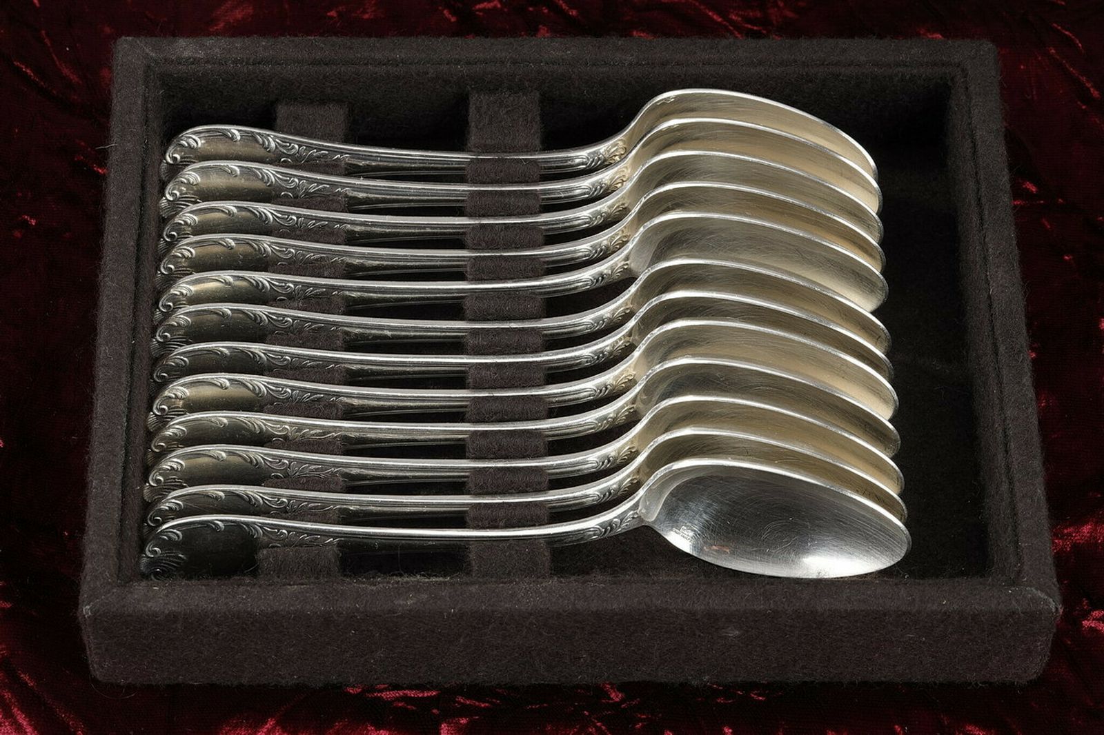 photo vinterior Christofle   Set Of 51 Louis XV Style Silver Plated Flatware