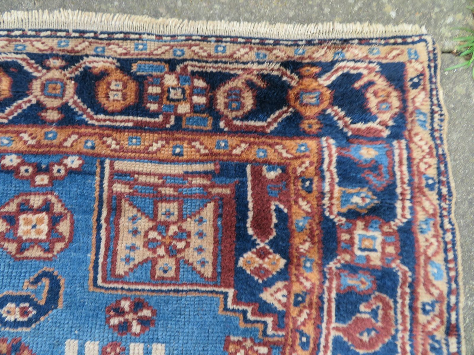 photo vintage Antique Turkish Yuruk Kurdish Rug. Eastern Anatolia. 217cm X 122cm.