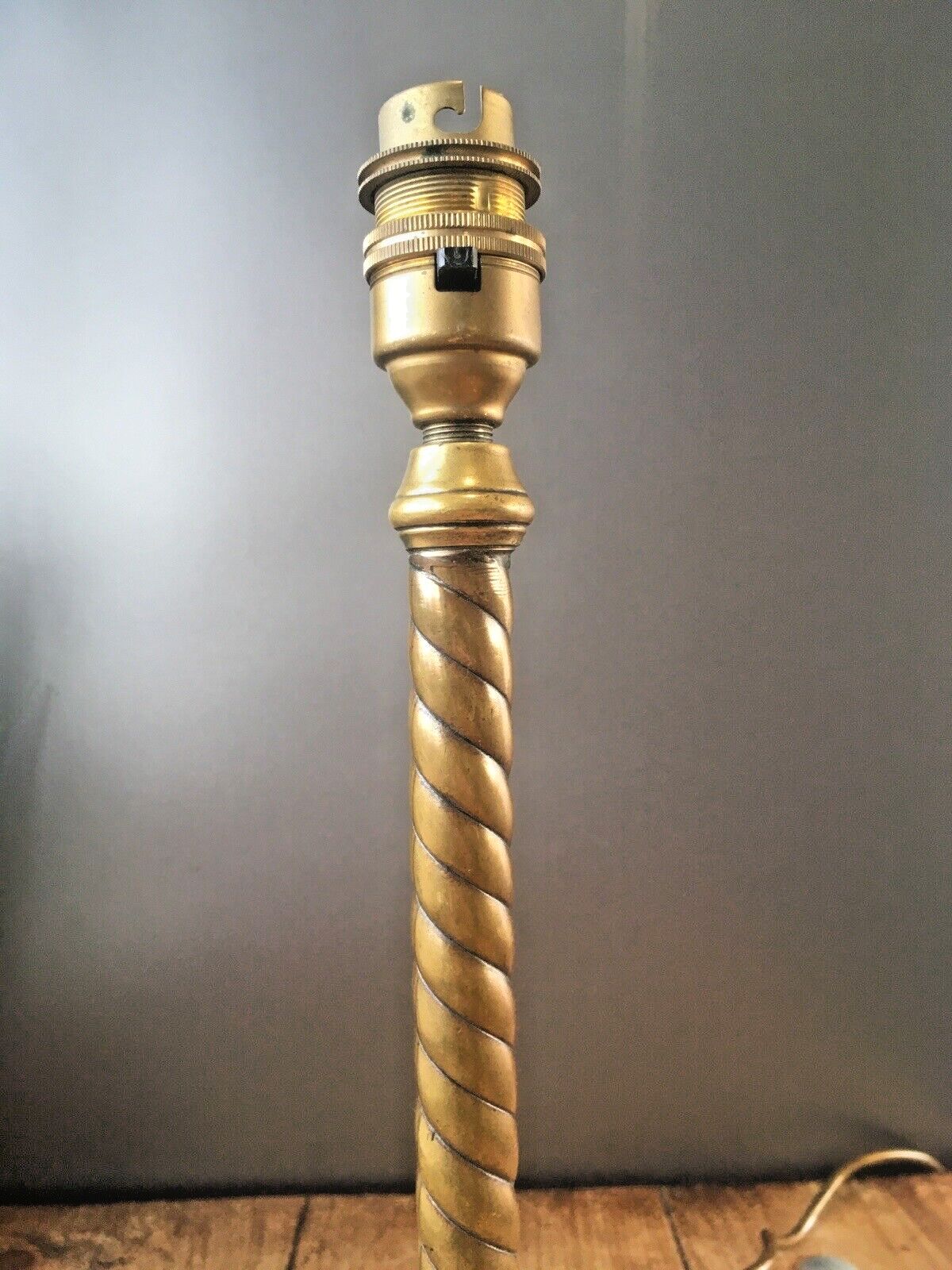 photo furniture Antique Spiral Rope Twist Column Table Lamp Grand Vintage Country House Decor