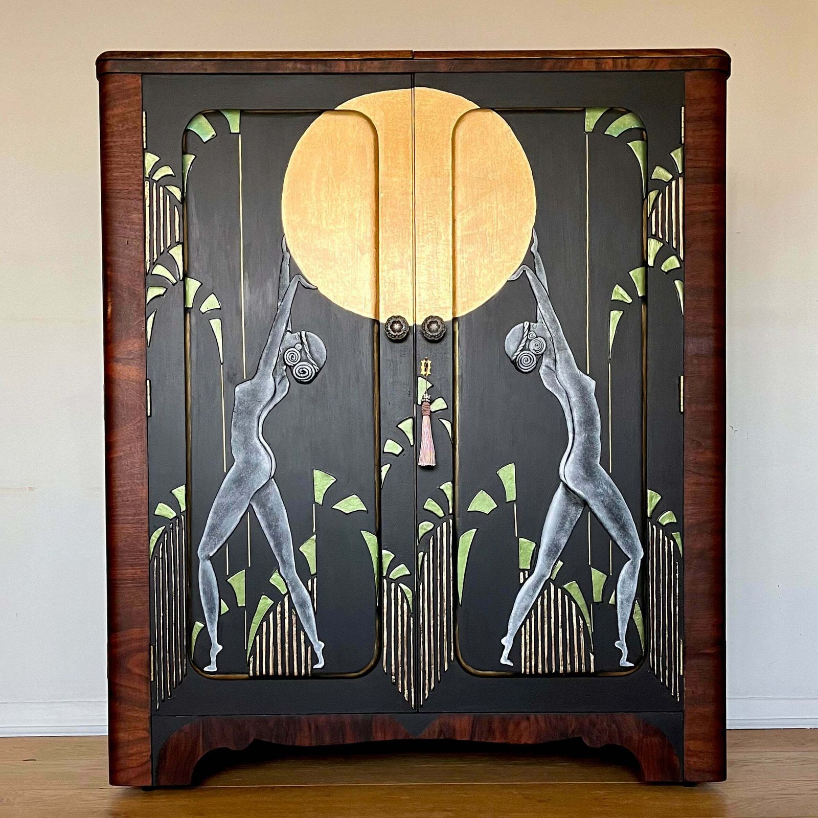 Mid Century Modern Bar / Drinks Cabinet With Extendable Sides   Nudes photo furniture