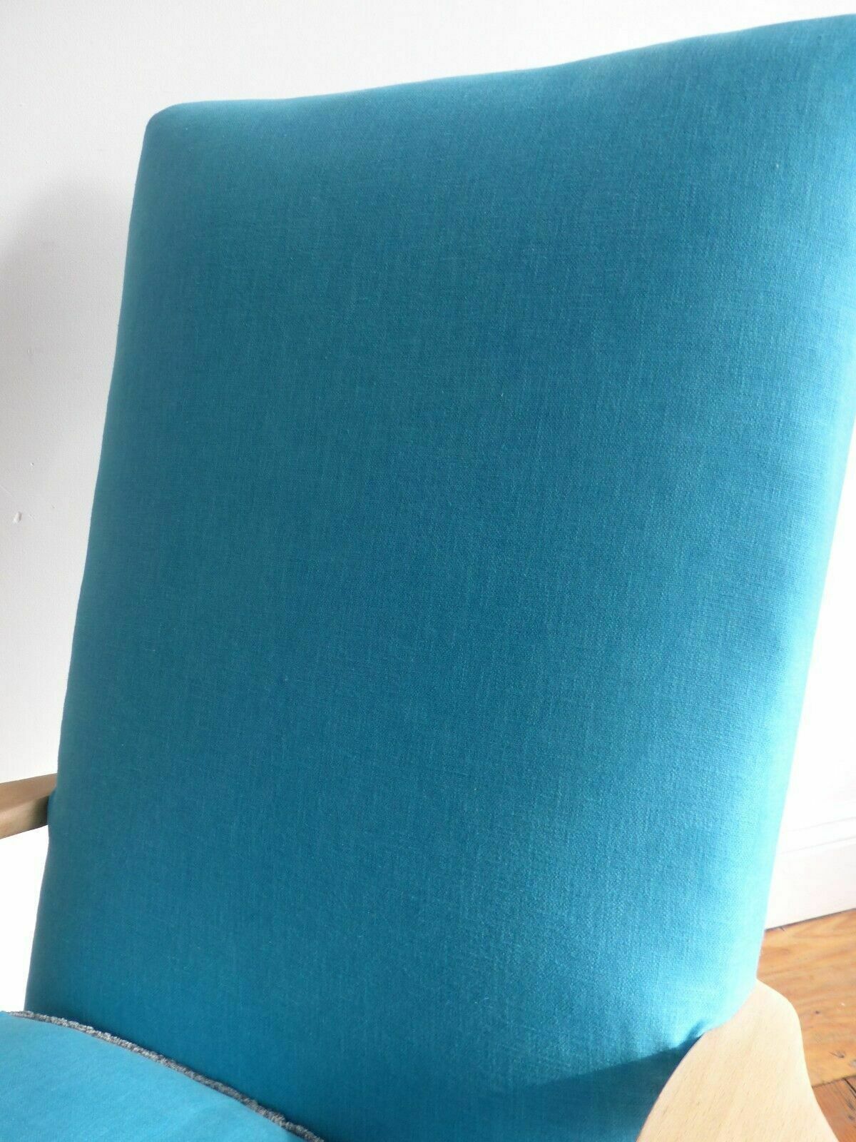 photo furniture Mid Century Vintage Parker Knoll Beech Armchair Refurbished Top