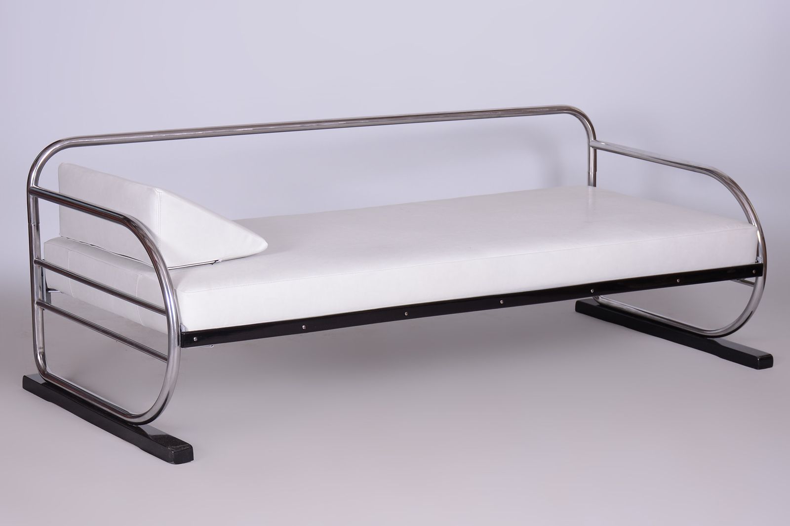 Restored Bauhaus White Leather Tubular Chrome Sofa, Robert Slezák, 1930s photo 2800.0
