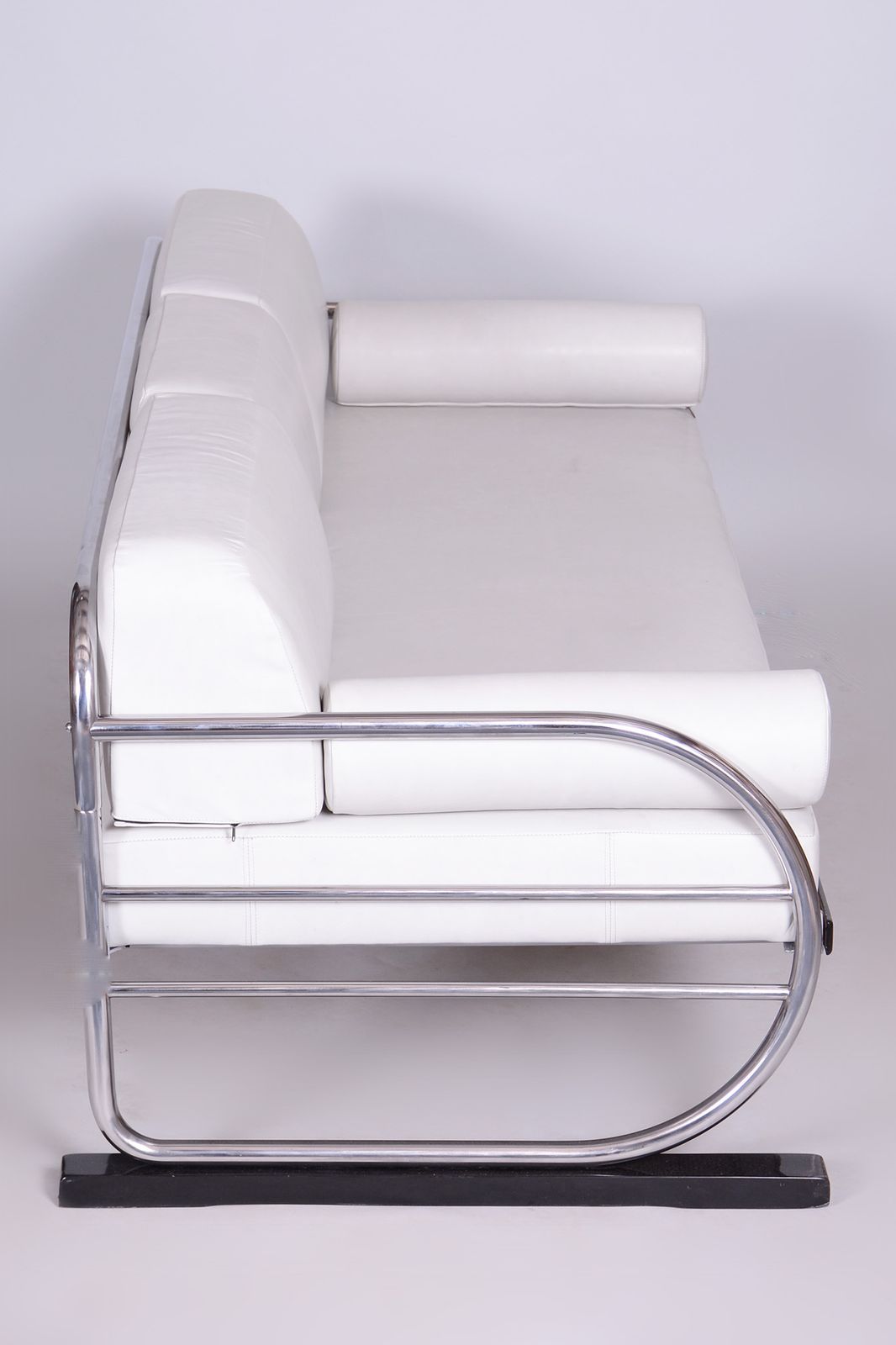 Restored Bauhaus White Leather Tubular Chrome Sofa, Robert Slezák, 1930s photo vintage