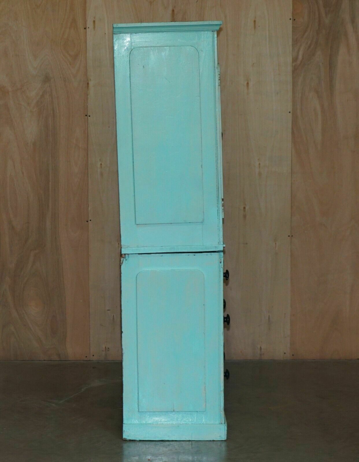 photo vinterior Antique Victorian Circa 1860 Pine Housekeepers Cupboard Linen Original Paint
