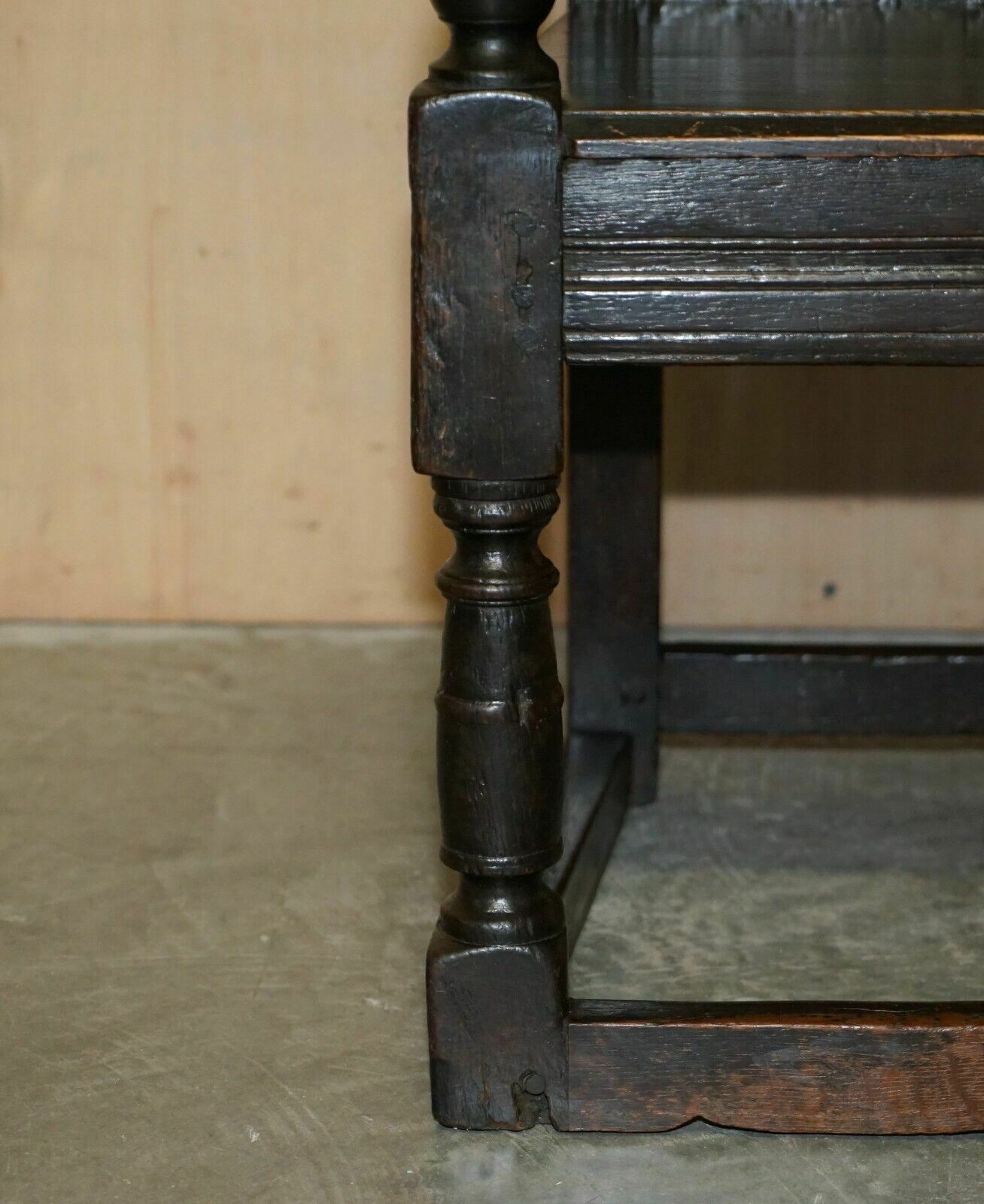 photo furniture Antique 17th Century Jacobean Hand Carved English Oak Armchair Tudor Panelling
