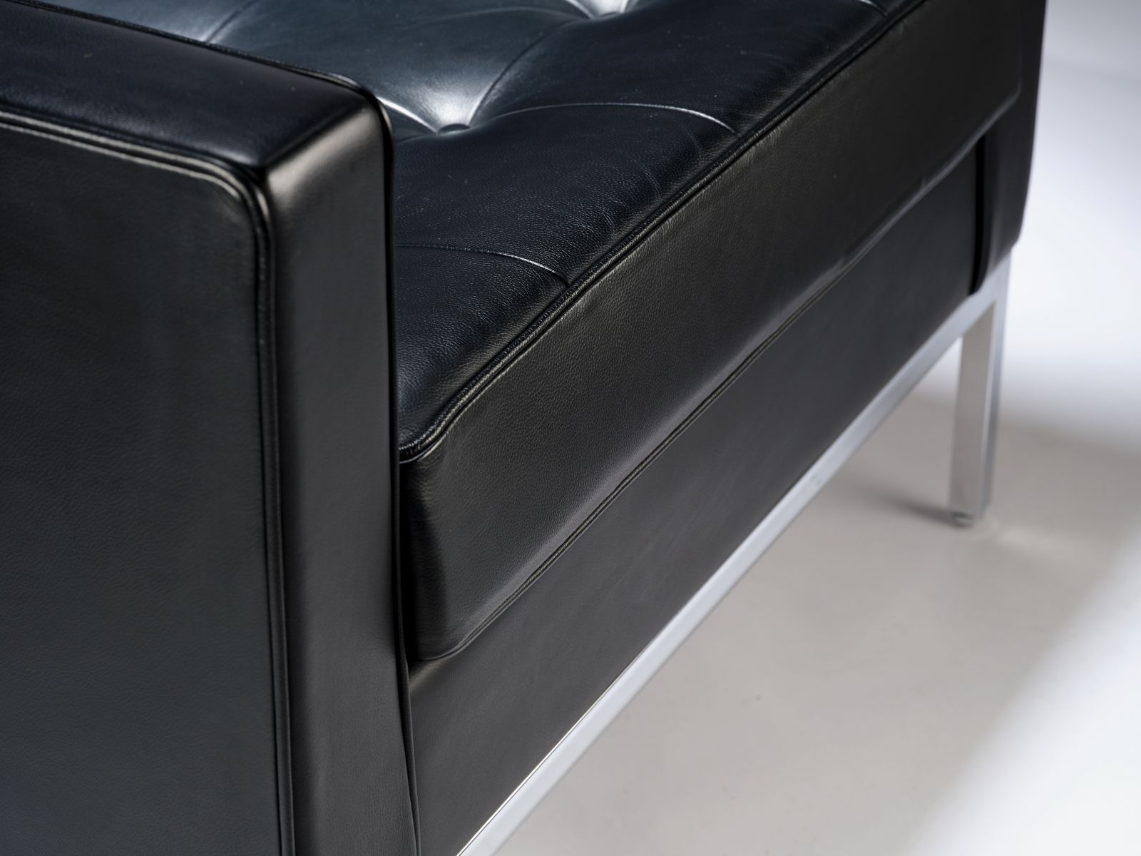 Sublime & Extremely Rare Italian 'Volo' Black Leather Florence Knoll Lounge Chair With Floating Button Detail, Near Immaculate Condition, Circa 2006 photo vintage