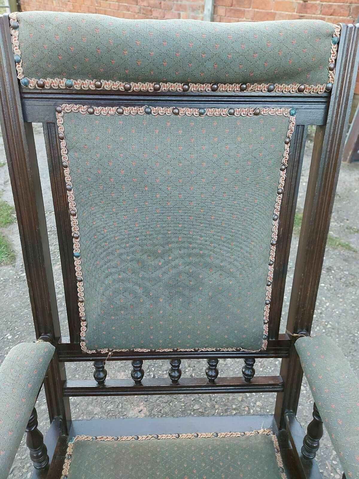 photo vinterior Antique Victorian Sprung Rocking Chair
