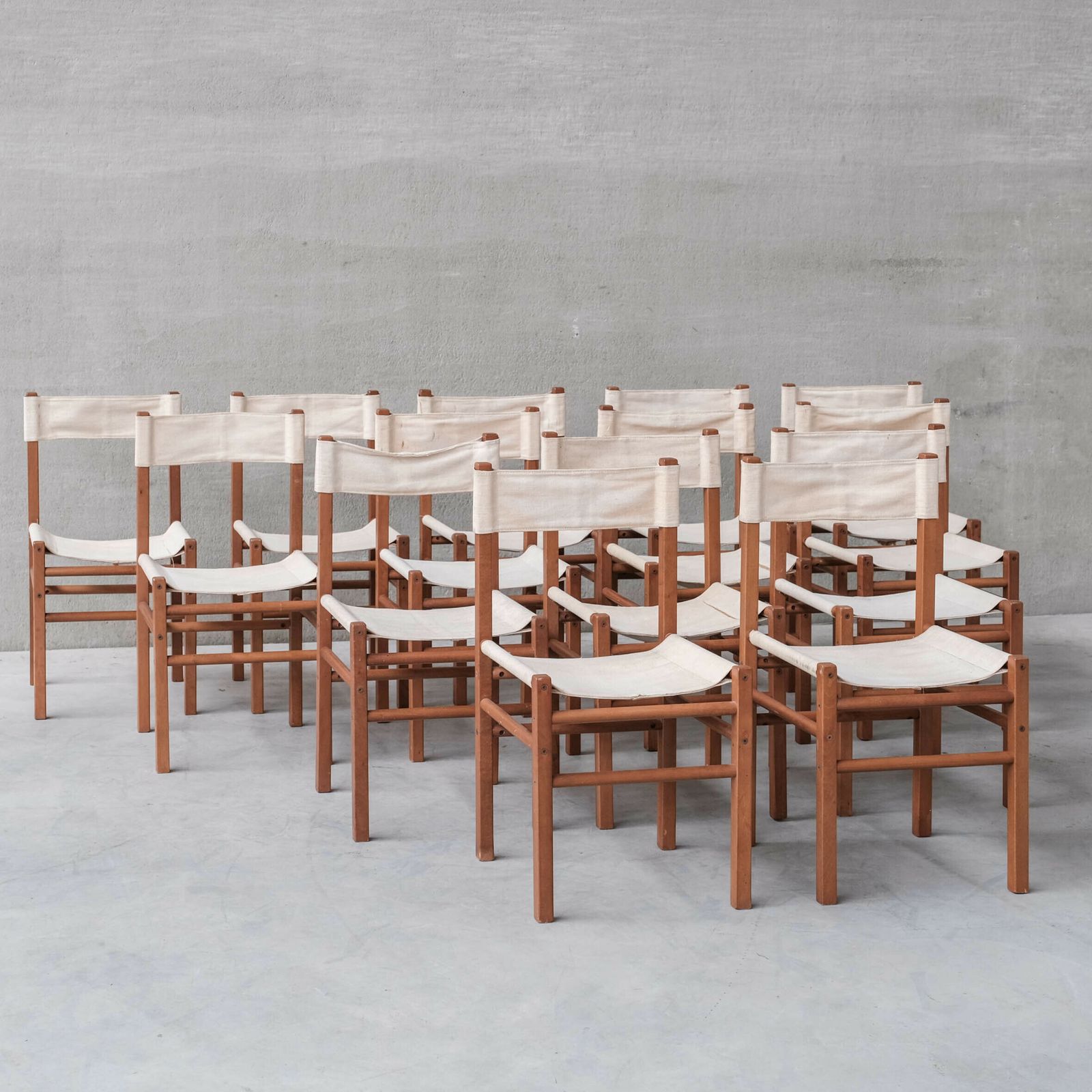 photo vintage Set Of 14 Italian Mid Century Dining Chairs