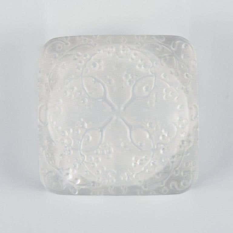 Early Laliqué Creme Pot "La Jacee" With Lid, Manufactured For Coty, 1928 photo vinterior