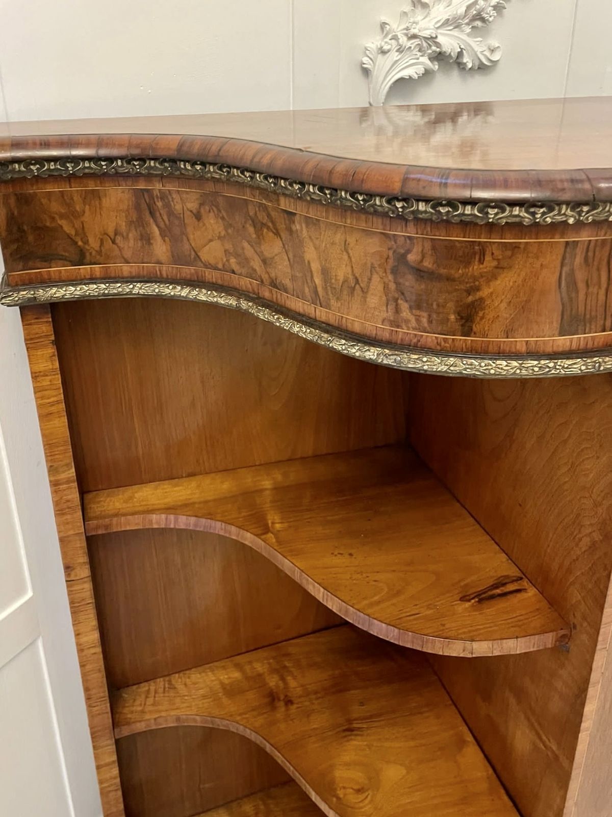 photo furniture Fine Quality Antique Burr Walnut And Ormolu Credenza/Sideboard