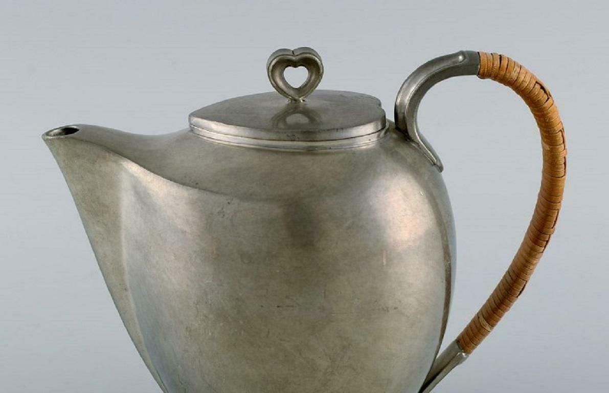 Just Andersen, Denemarken, Art Deco Tinnen Koffiepot Met Rieten Handvat photo furniture