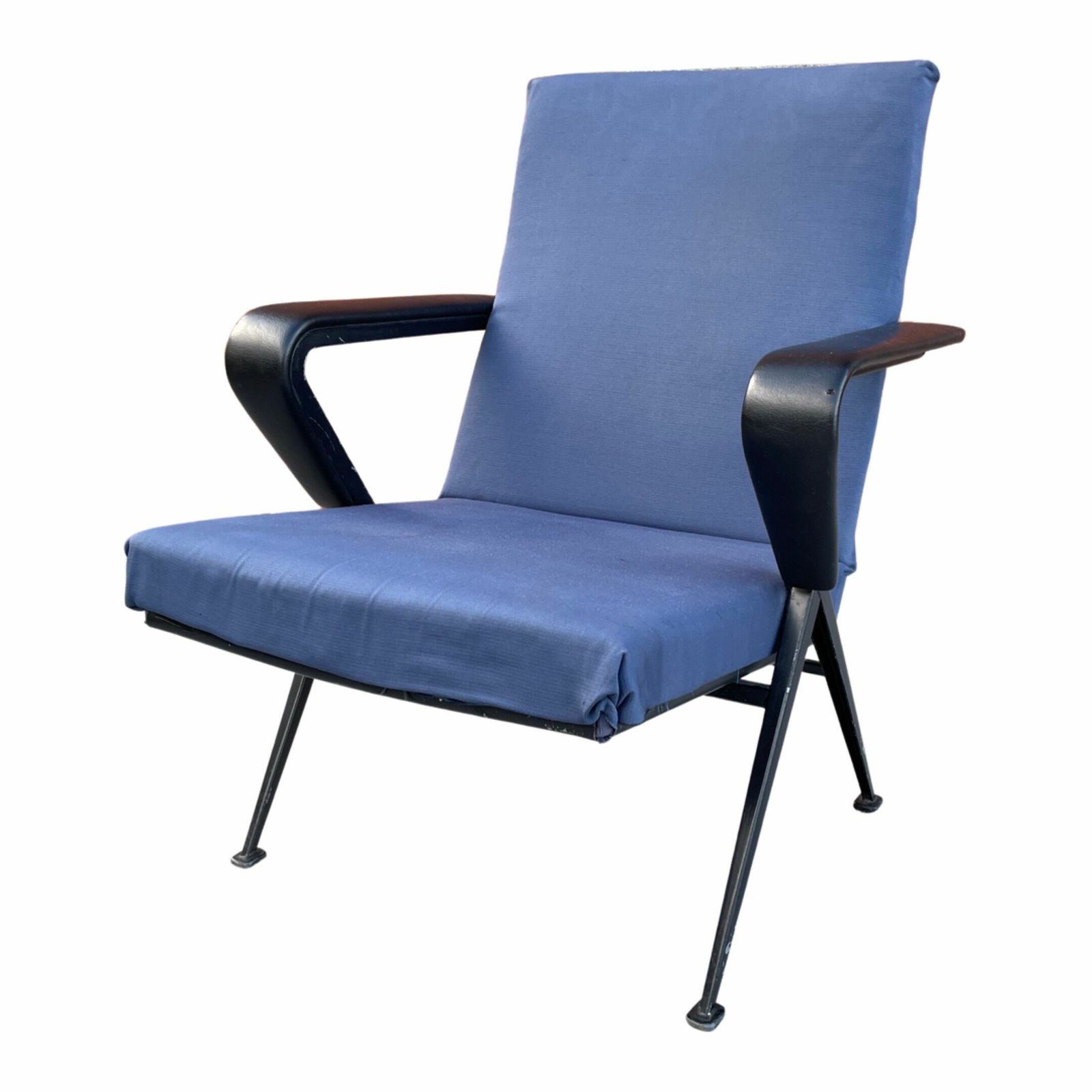 Pair Of Repose Armchairs By Friso Kramer For Ahrend De Cirkel photo vinterior