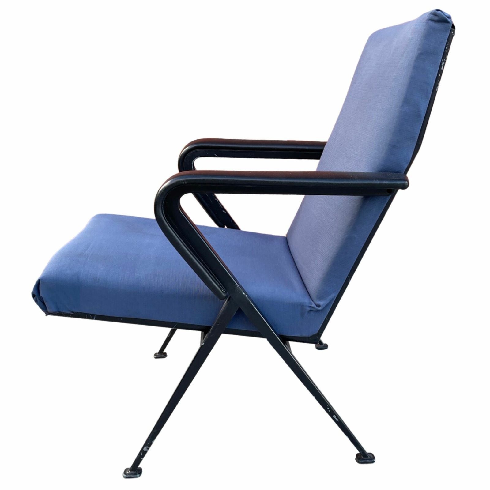 1390.48 Pair Of Repose Armchairs By Friso Kramer For Ahrend De Cirkel photo