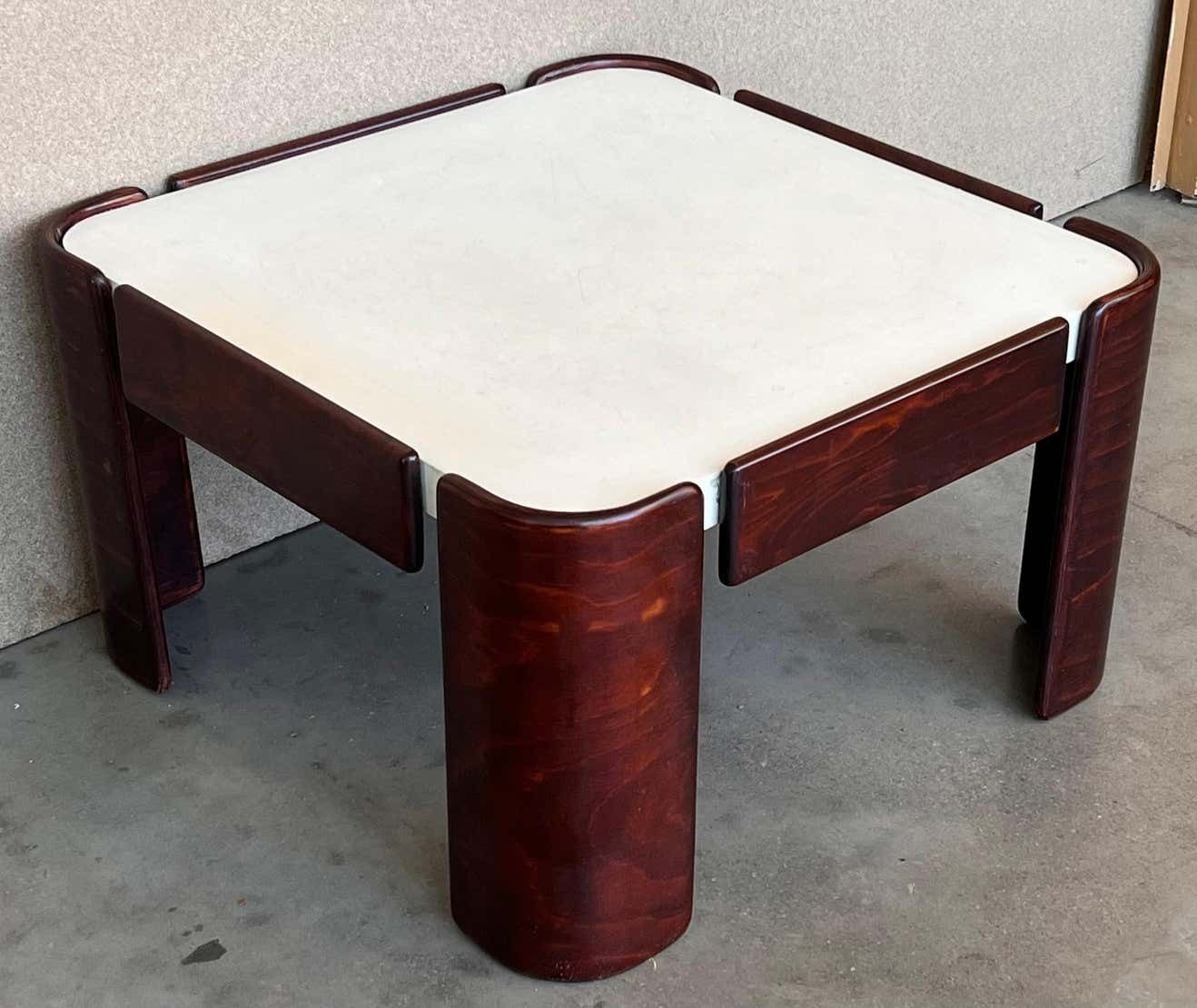 Table mid-century modern carrée, pieds courbés et plateau blanc photo Mobilier